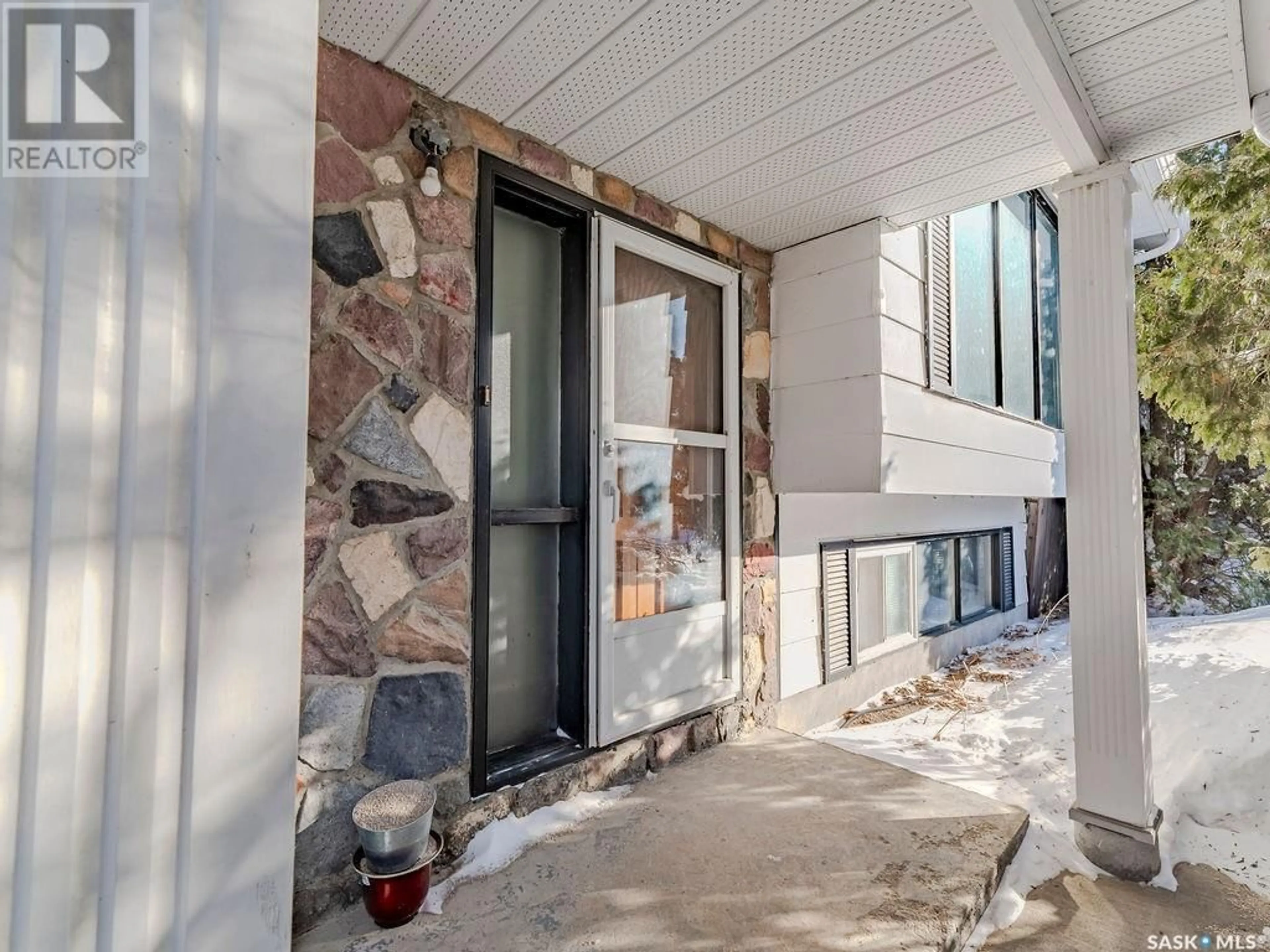 Indoor entryway for 107 4th AVENUE, Dundurn Saskatchewan S0K1K0