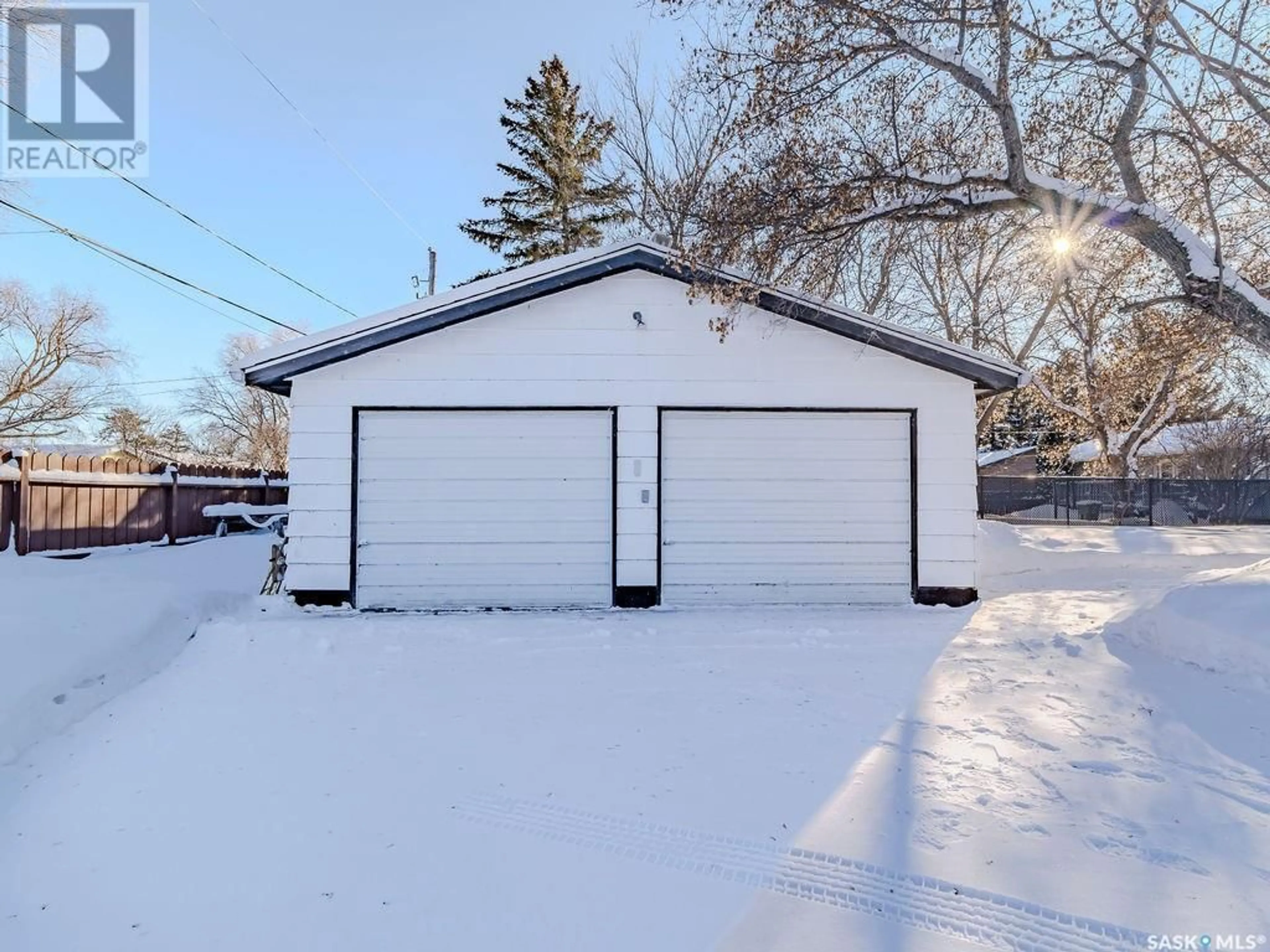 Indoor garage for 107 4th AVENUE, Dundurn Saskatchewan S0K1K0