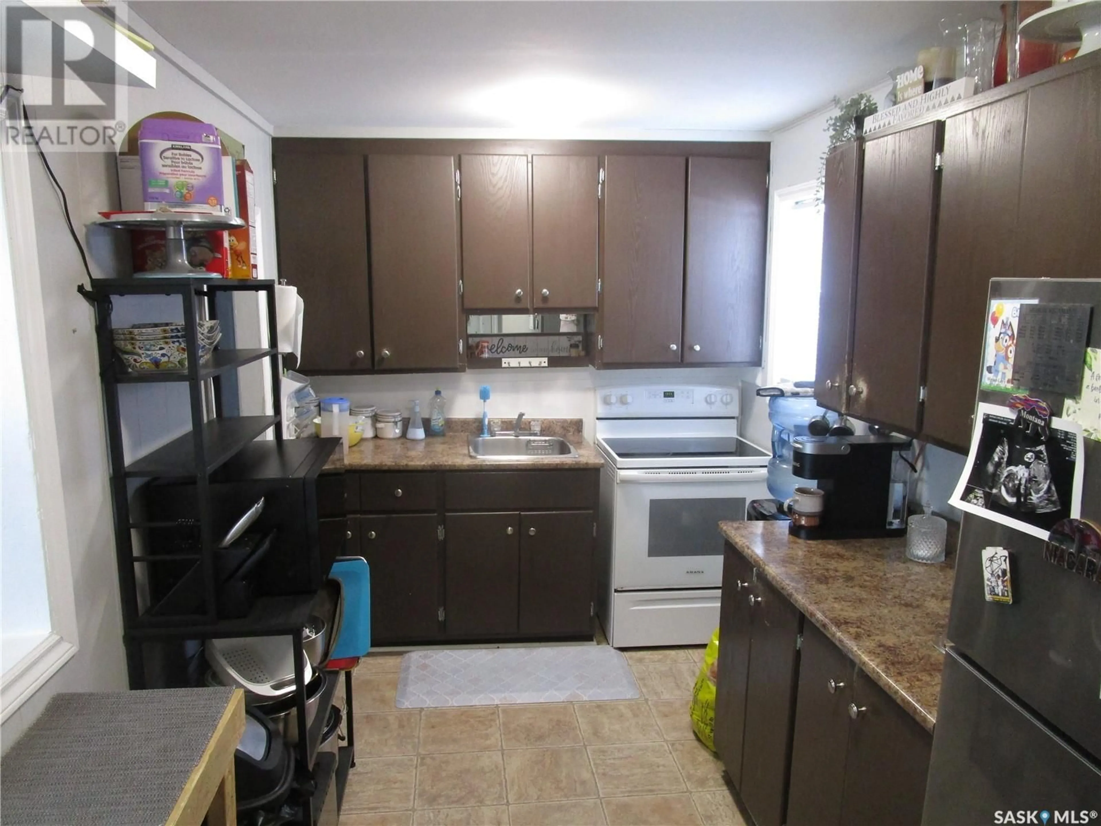 Standard kitchen, unknown for 1066 Wascana STREET, Regina Saskatchewan S4T4H7