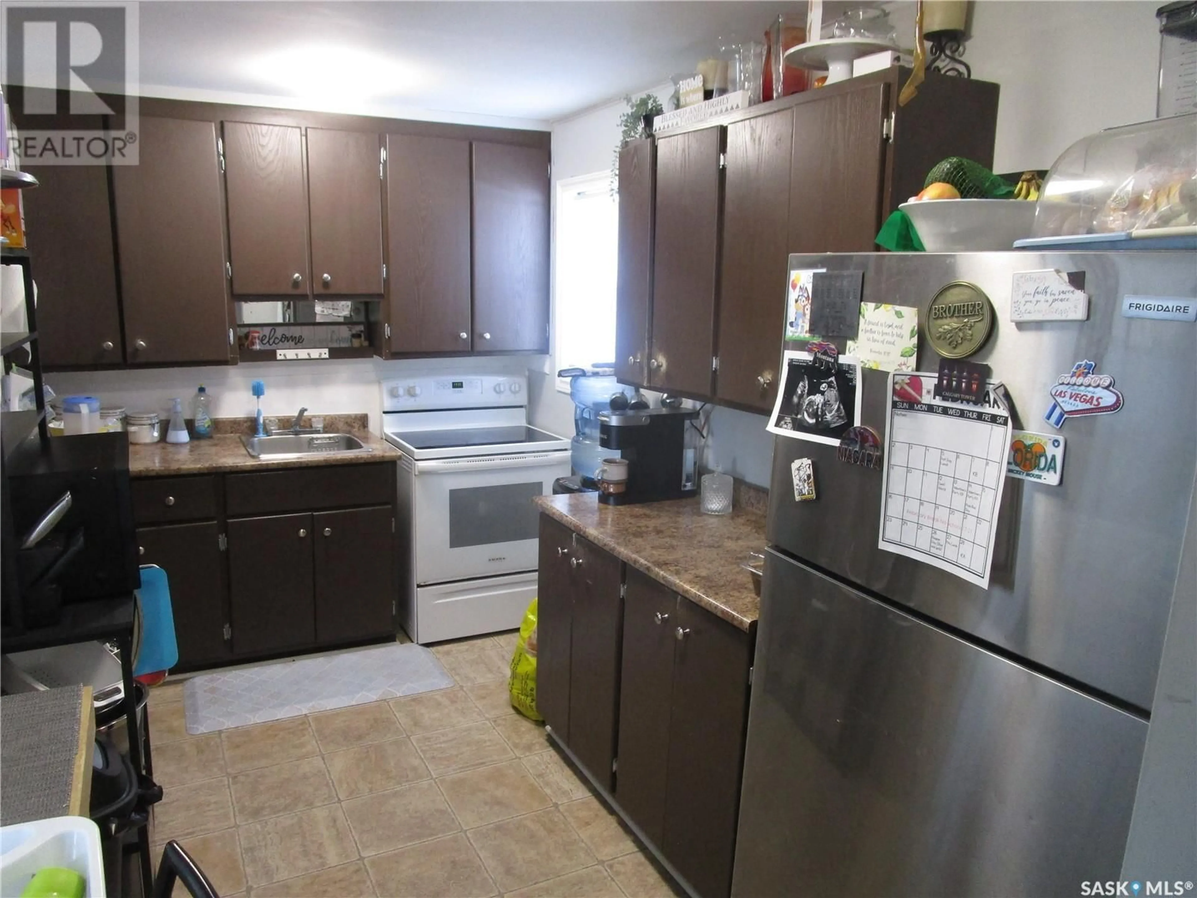 Standard kitchen, unknown for 1066 Wascana STREET, Regina Saskatchewan S4T4H7