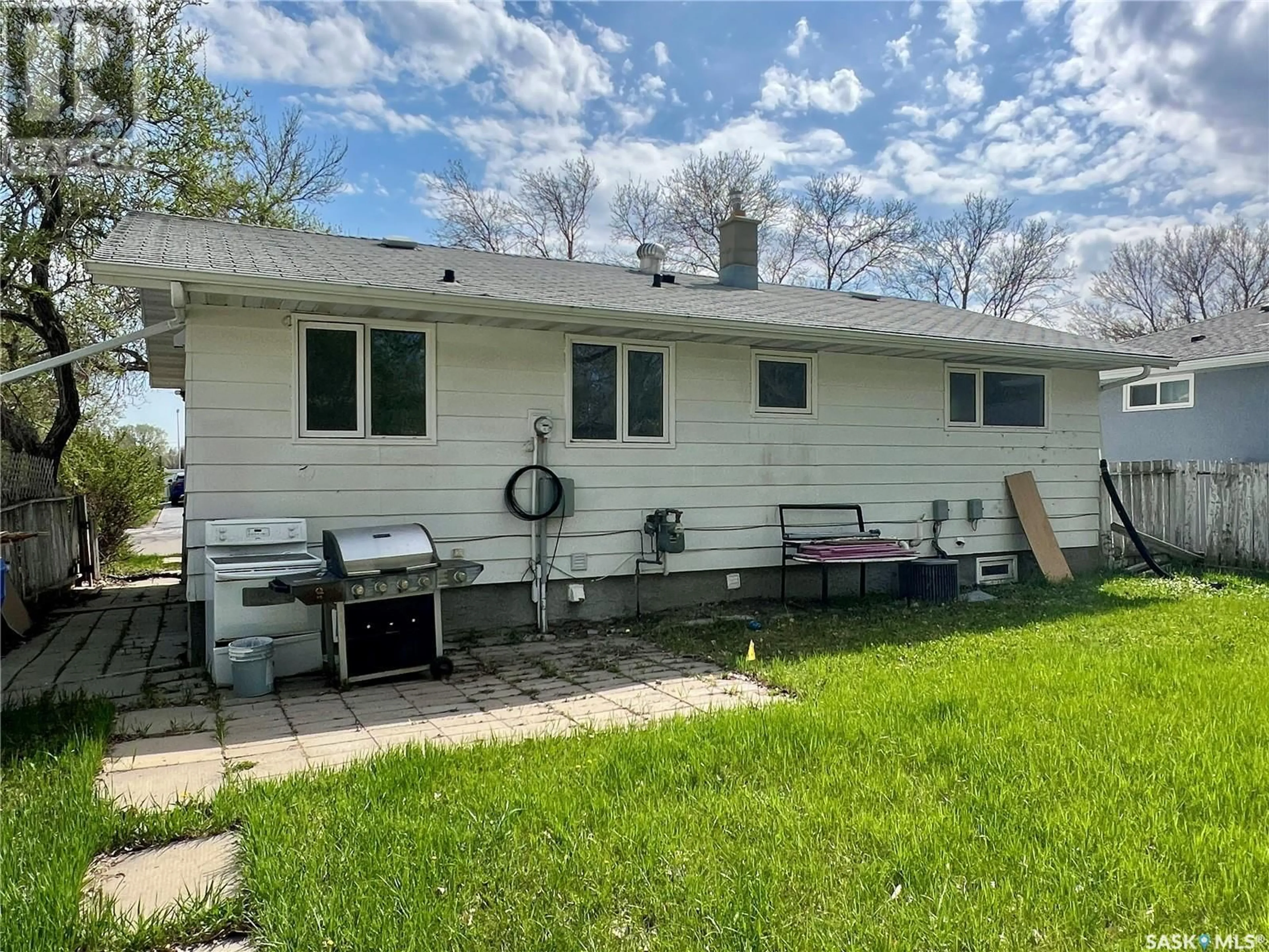 Home with vinyl exterior material, unknown for 183 MAGEE CRESCENT, Regina Saskatchewan S4R6K6