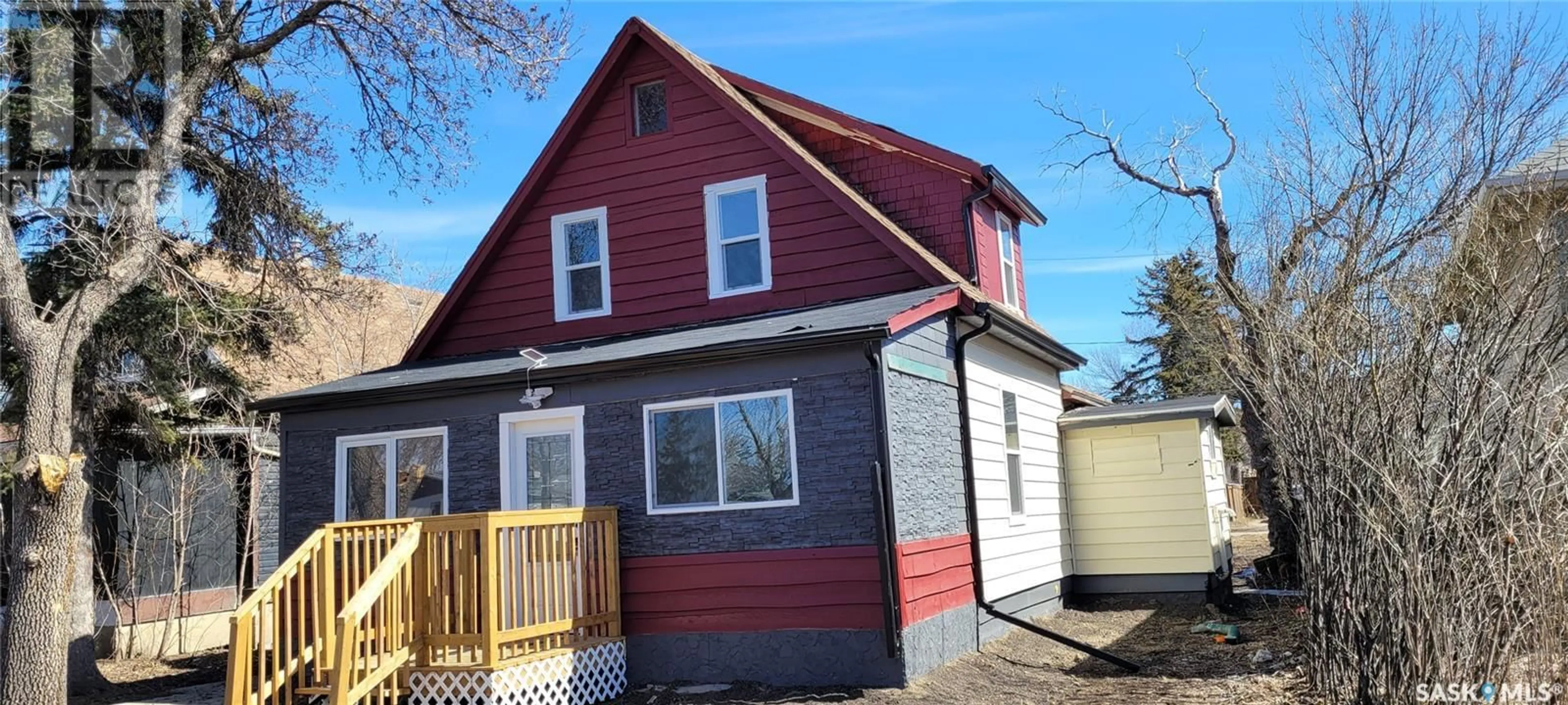 Home with vinyl exterior material, street for 949 Elliott STREET, Regina Saskatchewan S4N3E5