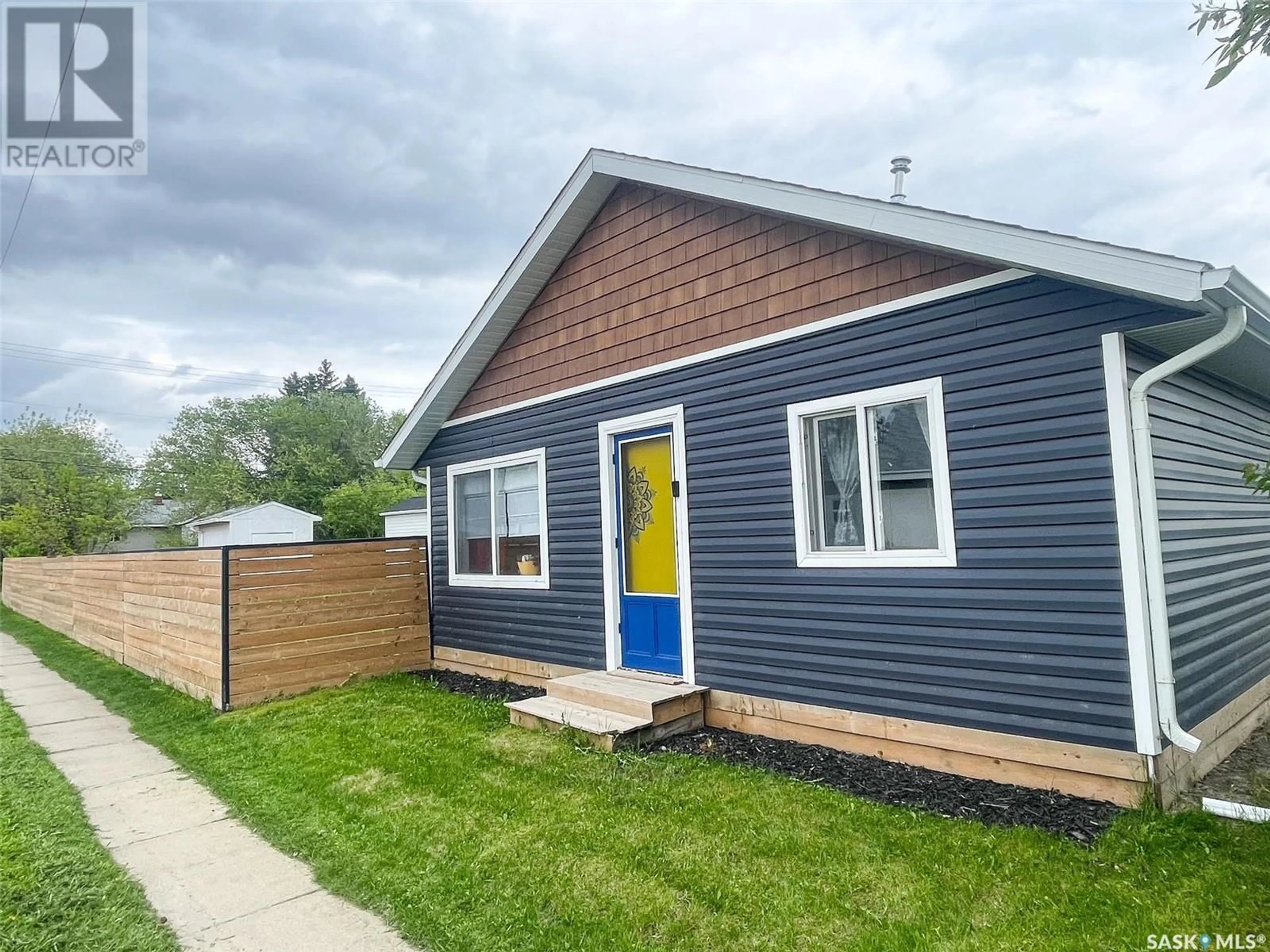 Home with vinyl exterior material, street for 502 2ND STREET, Meadow Lake Saskatchewan S9X1C9
