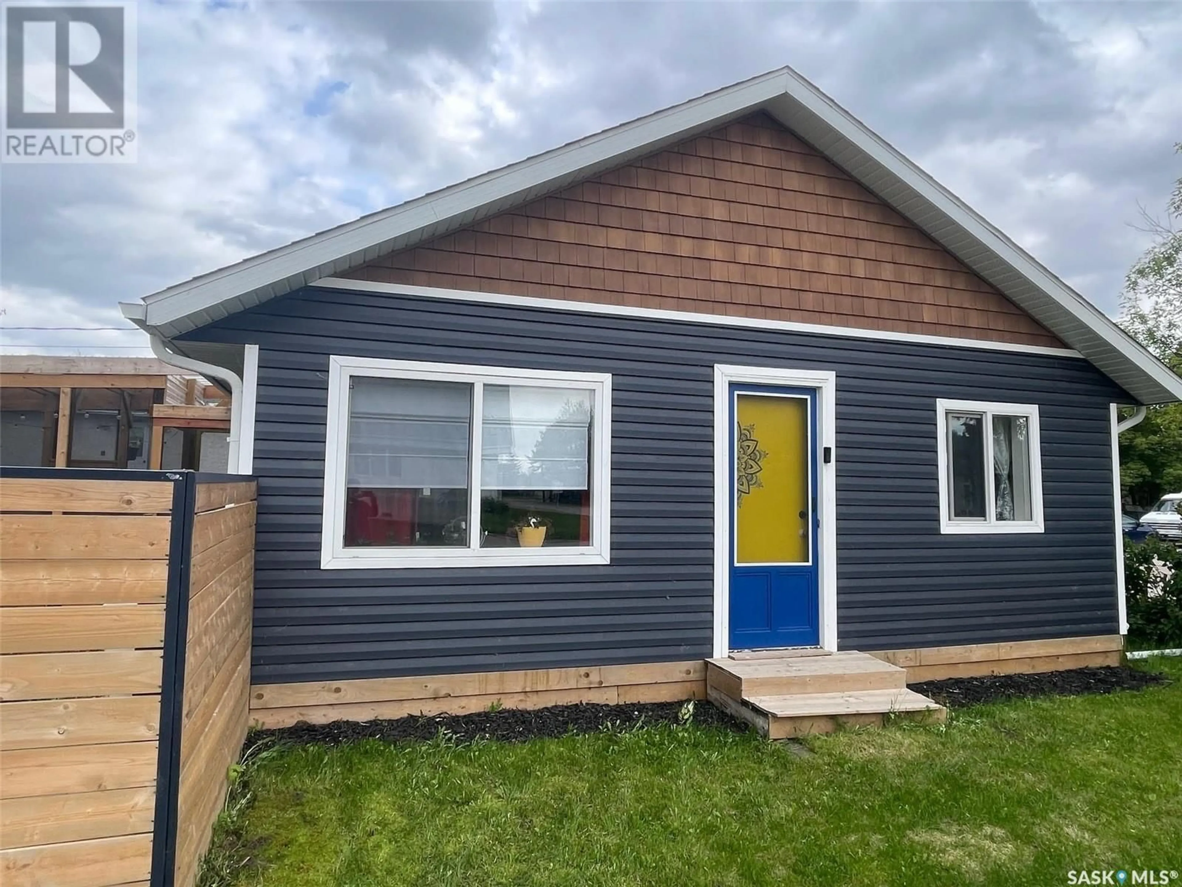 Home with vinyl exterior material, street for 502 2ND STREET, Meadow Lake Saskatchewan S9X1C9