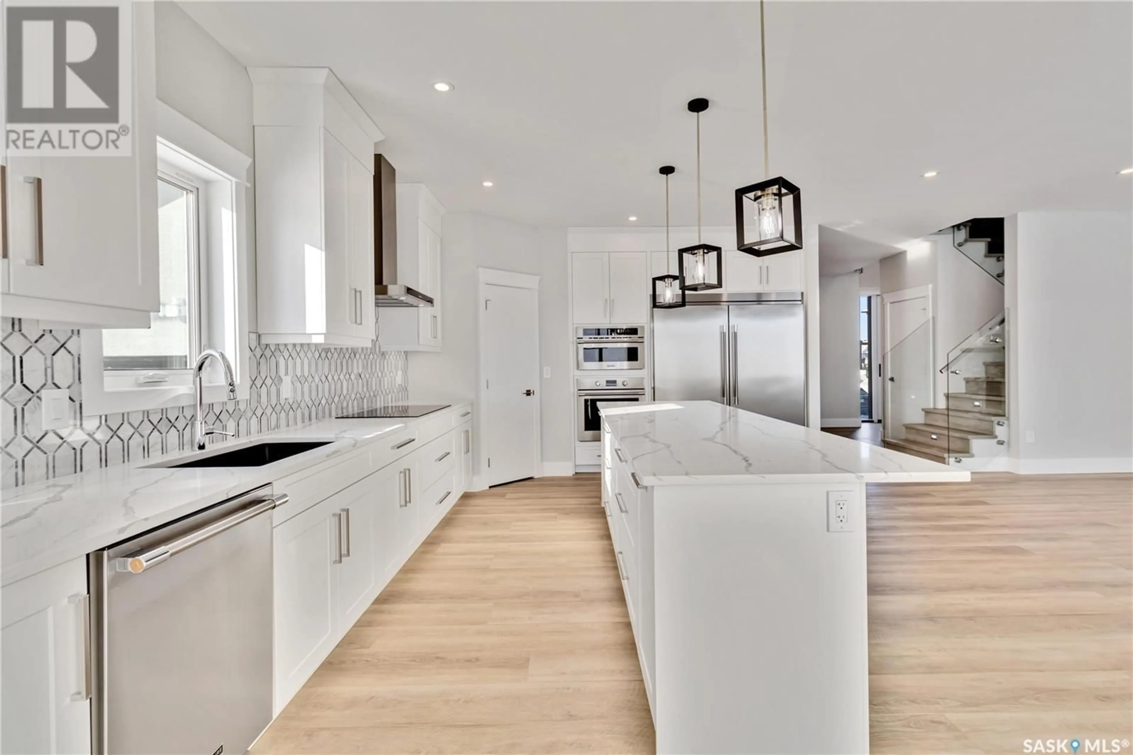 Indoor entryway for 331 WOOLF BAY, Saskatoon Saskatchewan S7W1E5