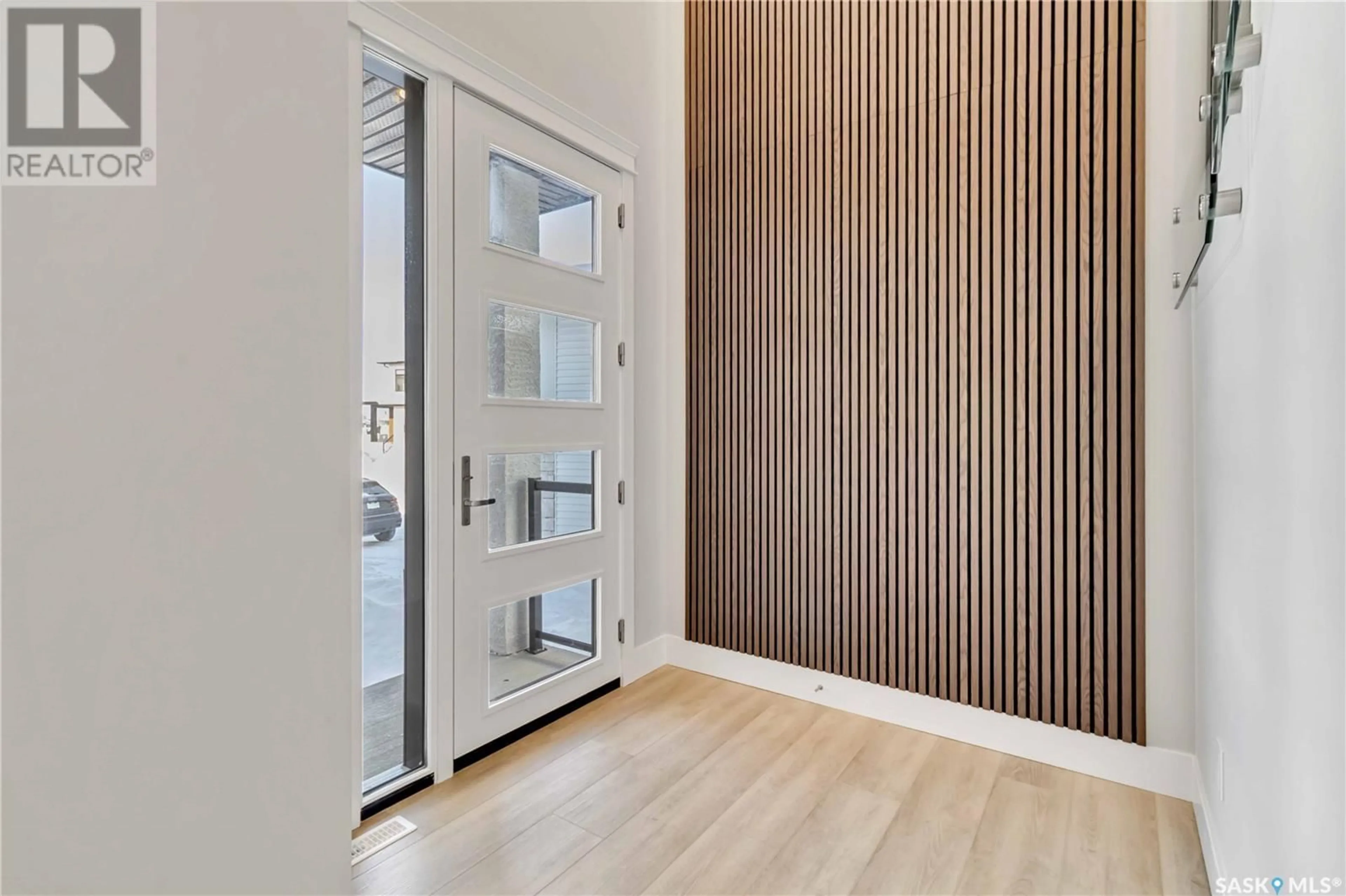 Indoor entryway for 331 WOOLF BAY, Saskatoon Saskatchewan S7W1E5