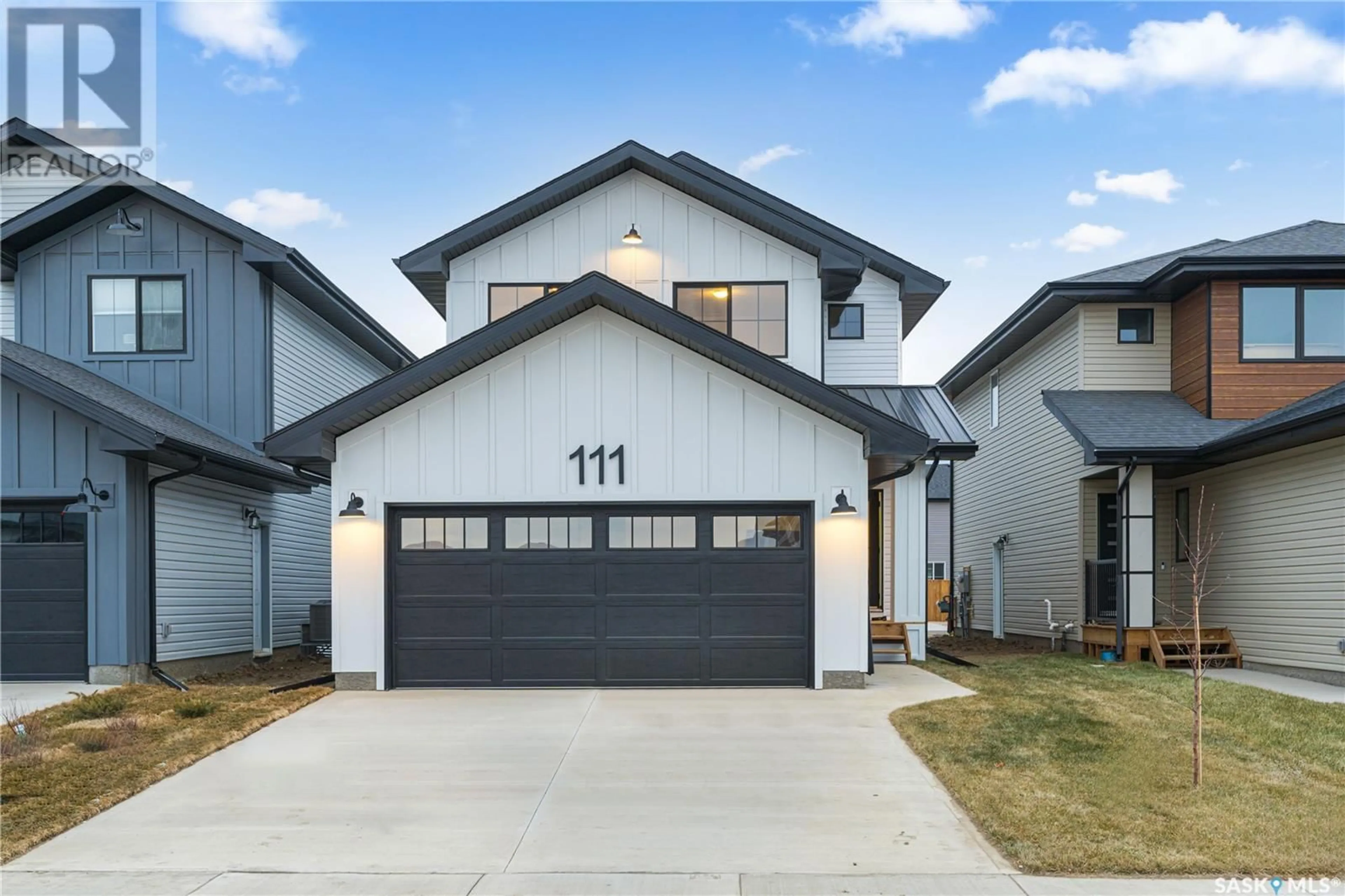Home with vinyl exterior material, street for 376 LESKIW BEND, Saskatoon Saskatchewan S7V1R5