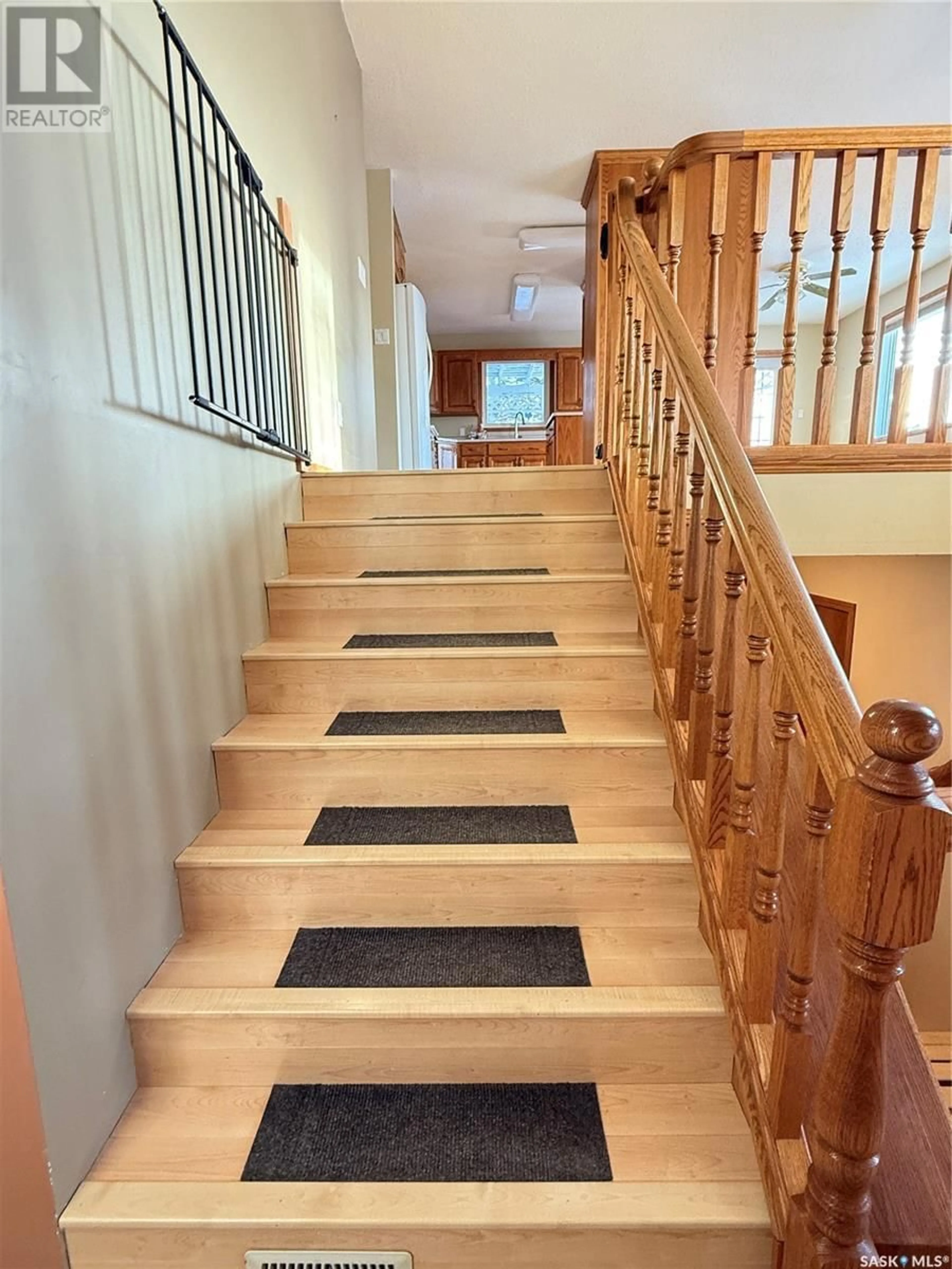 Stairs for 652 Butters BAY, Weyburn Saskatchewan S4H3L3