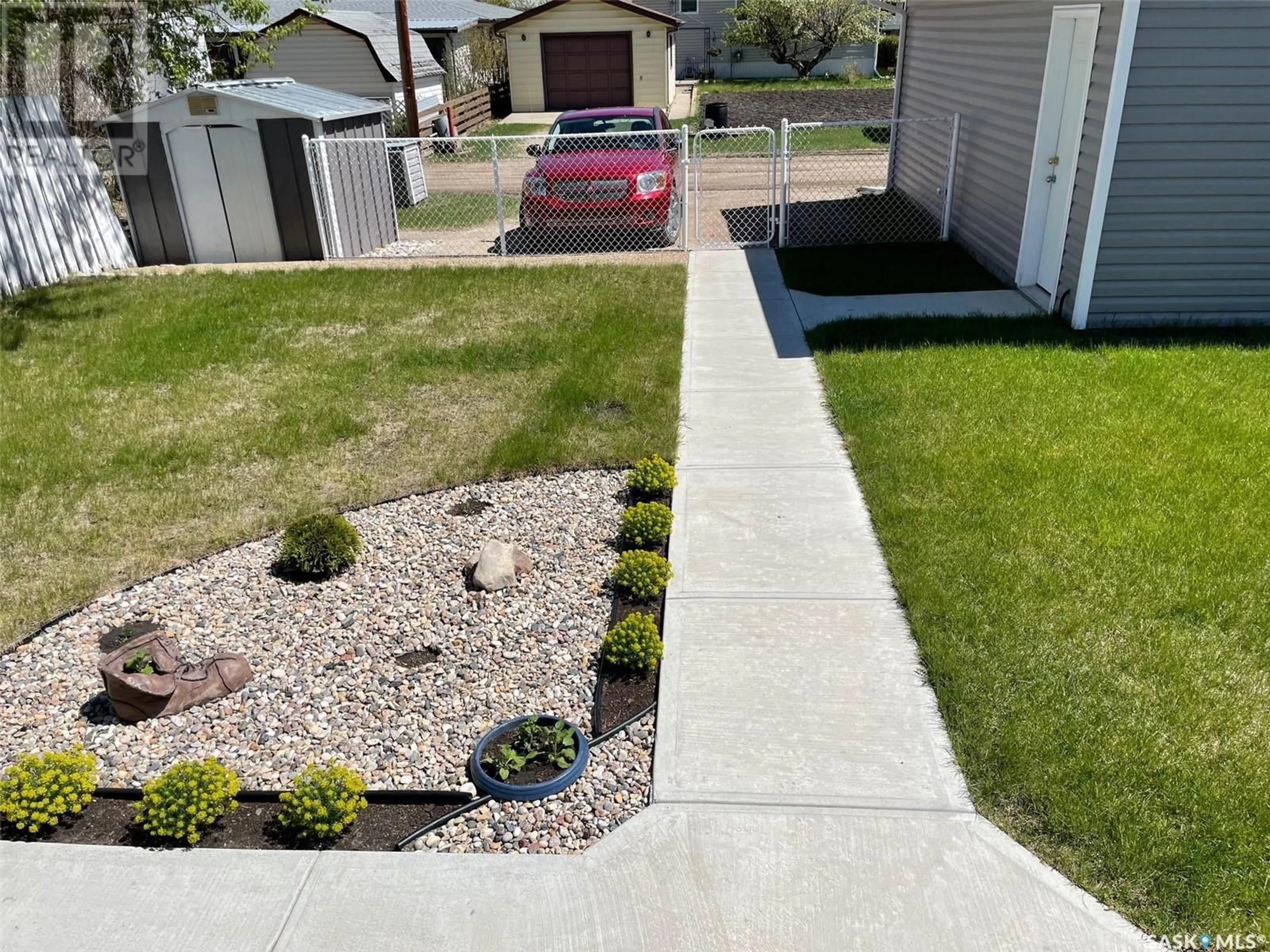 A pic from outside/outdoor area/front of a property/back of a property/a pic from drone, street for 704 Prince STREET, Hudson Bay Saskatchewan S0E0Y0