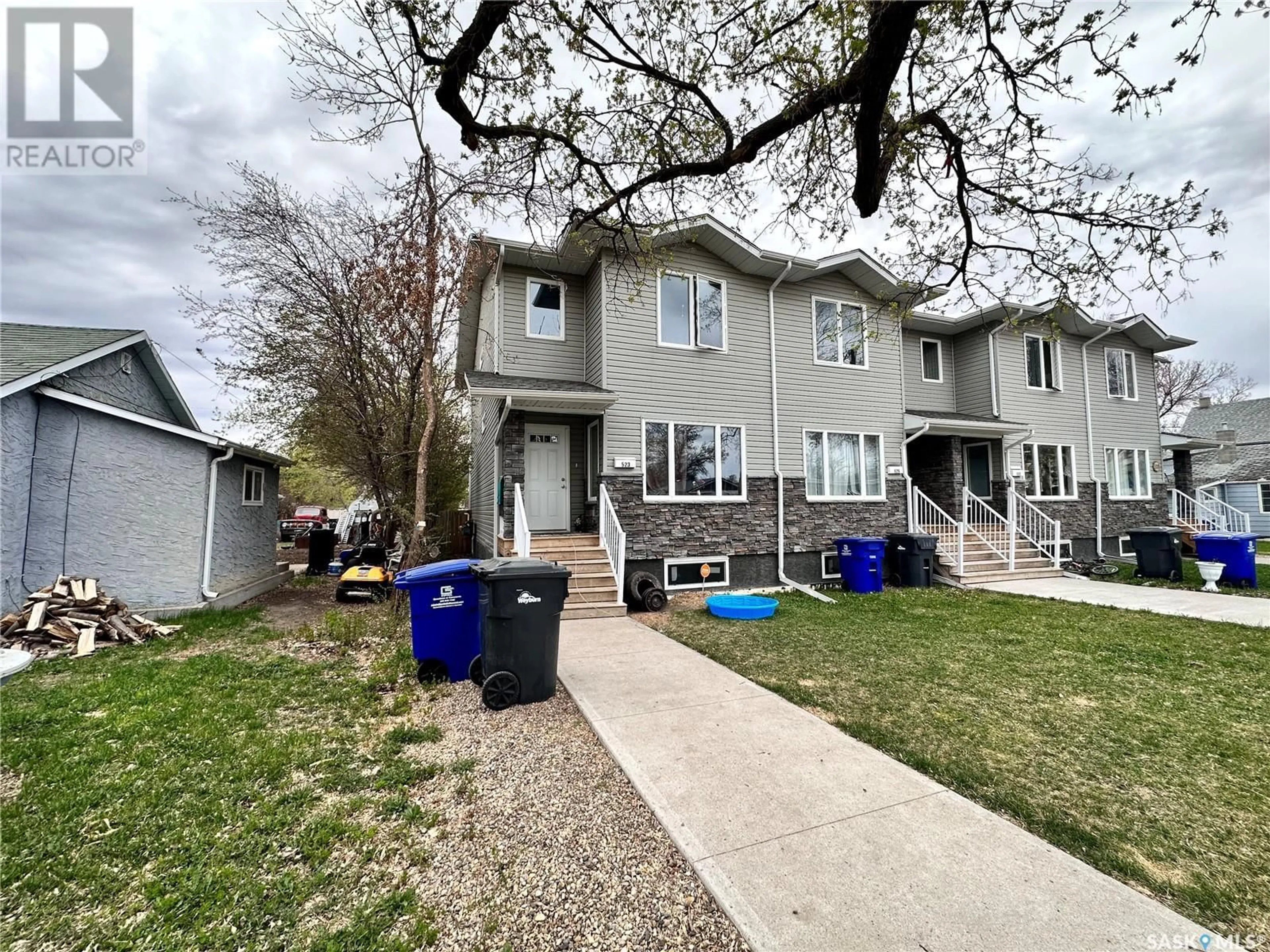 A pic from outside/outdoor area/front of a property/back of a property/a pic from drone, street for 527 Alexandra STREET, Weyburn Saskatchewan S4H1R7