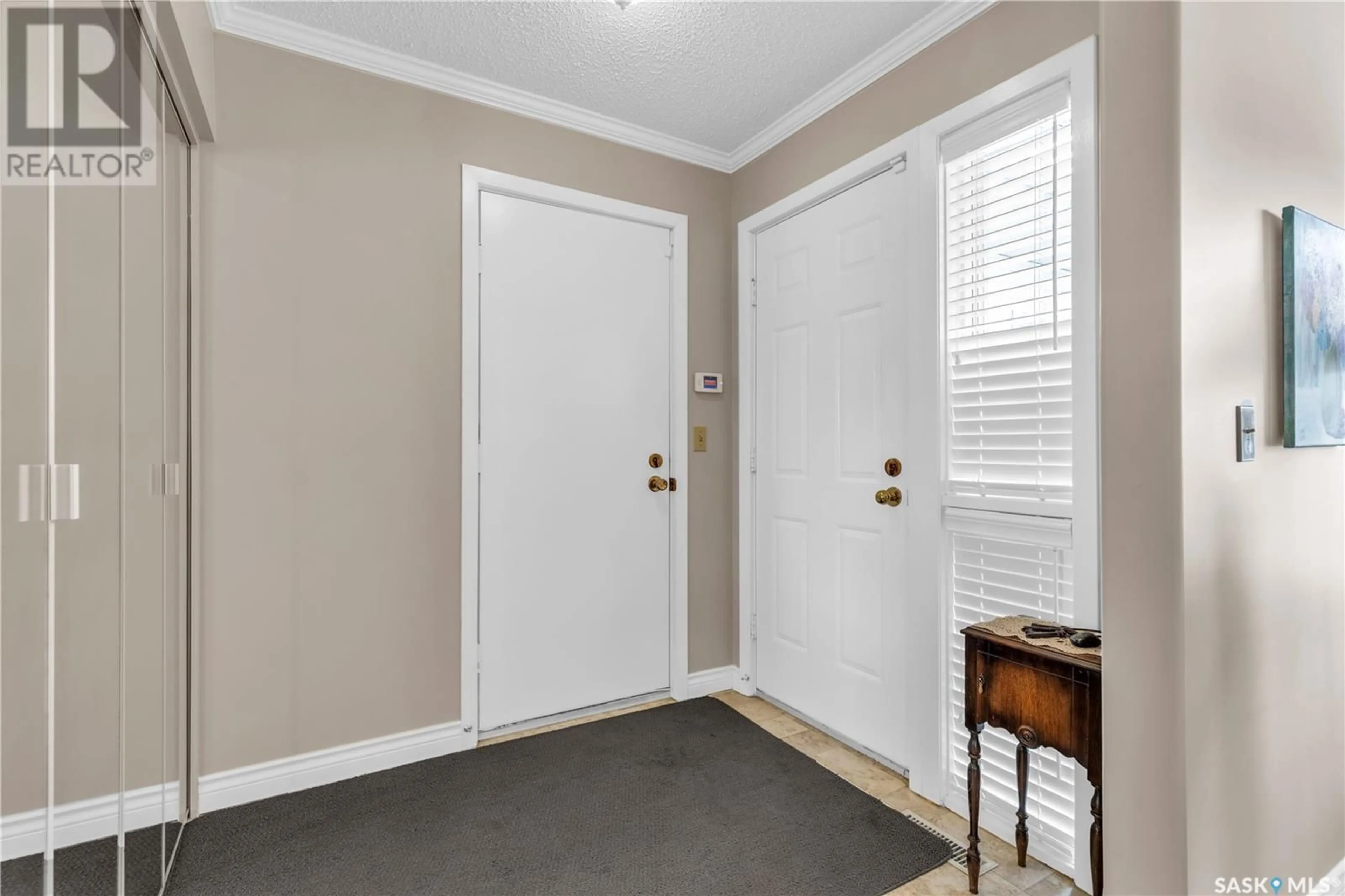 Indoor entryway for 110 Brabant CRESCENT, Saskatoon Saskatchewan S7J4Y9