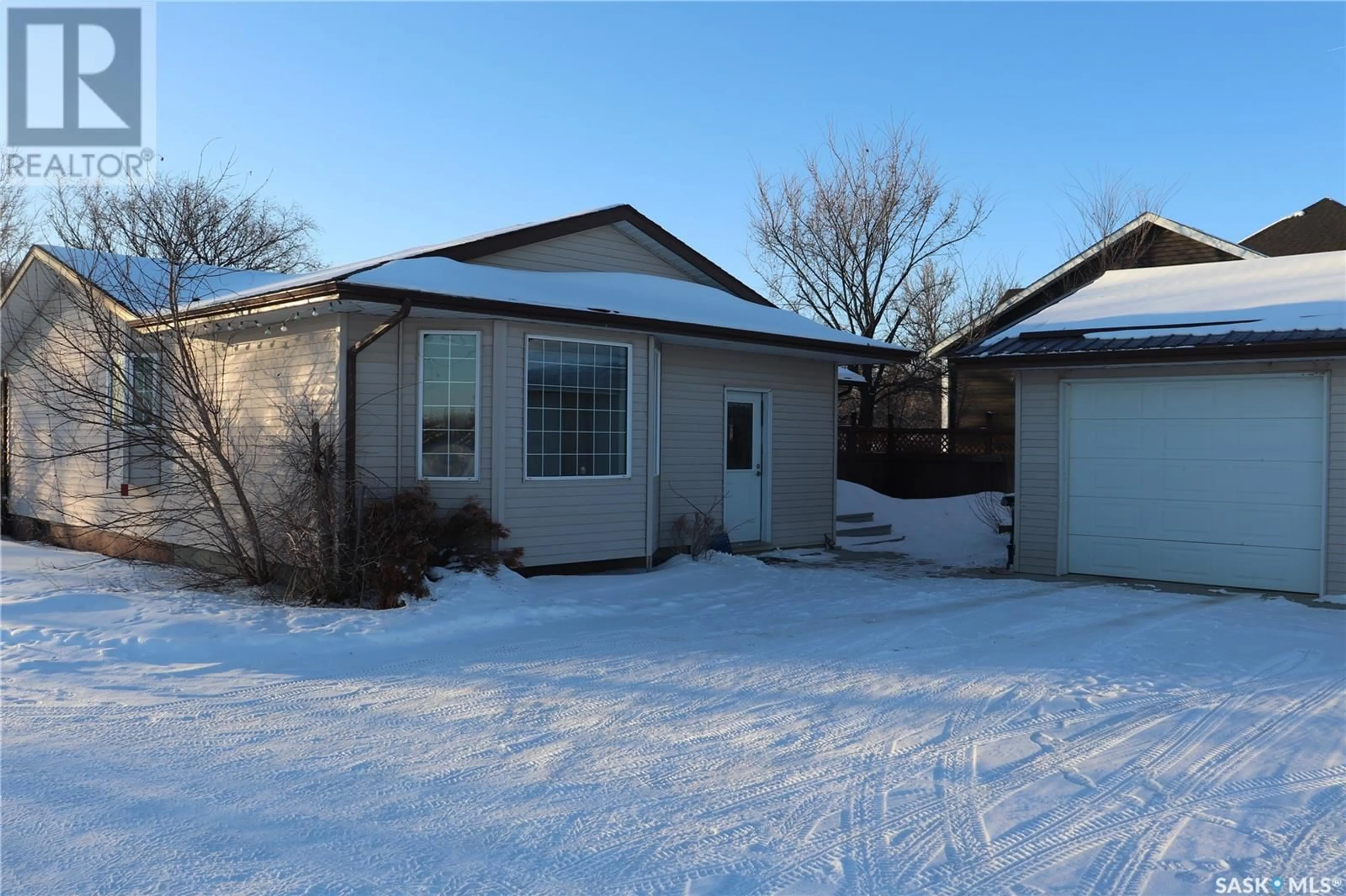 Shed for 111 4th AVENUE S, Lucky Lake Saskatchewan S0L1Z0