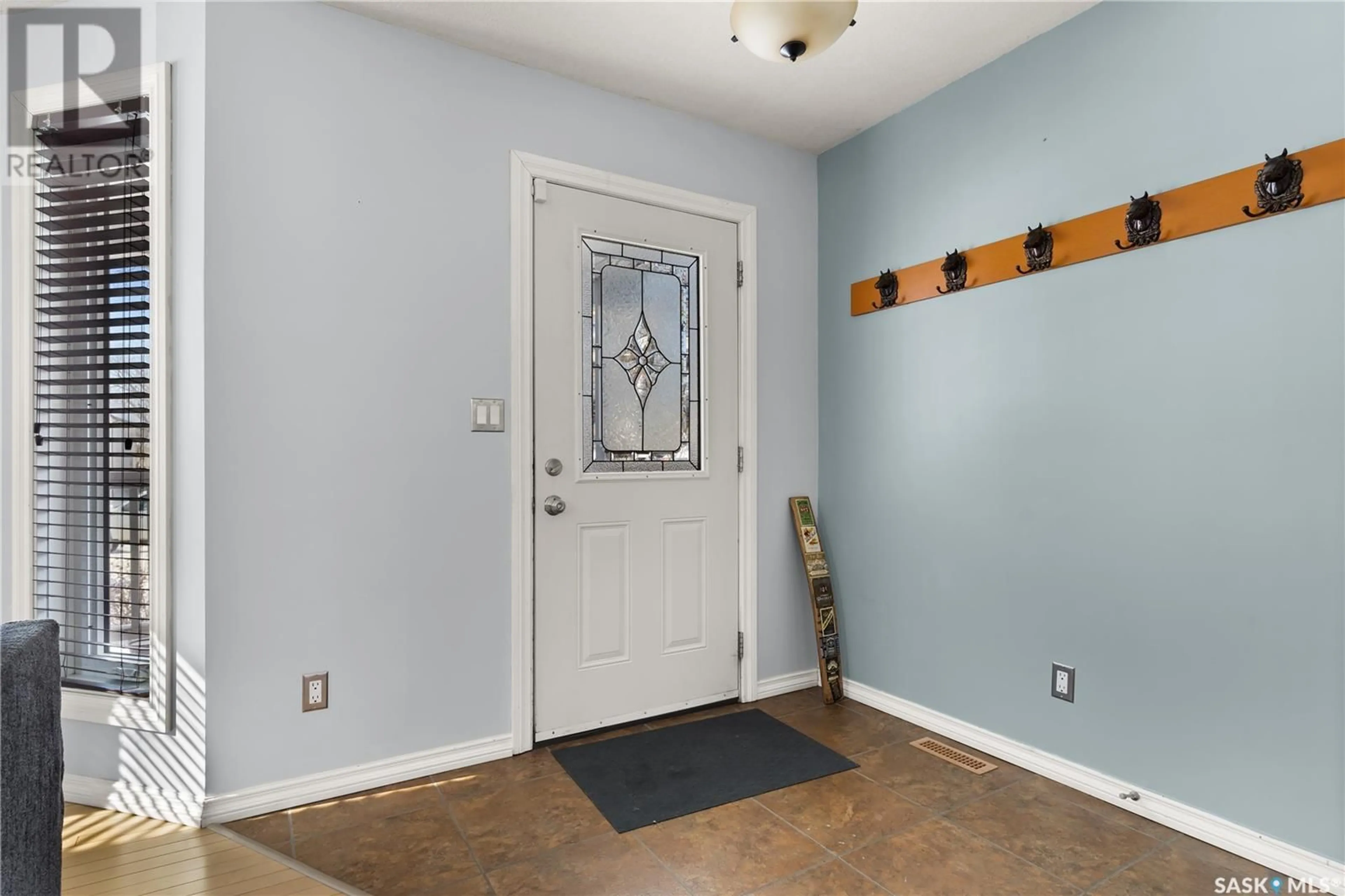 Indoor entryway for 2505 McDonald STREET, Regina Saskatchewan S4N2Z6