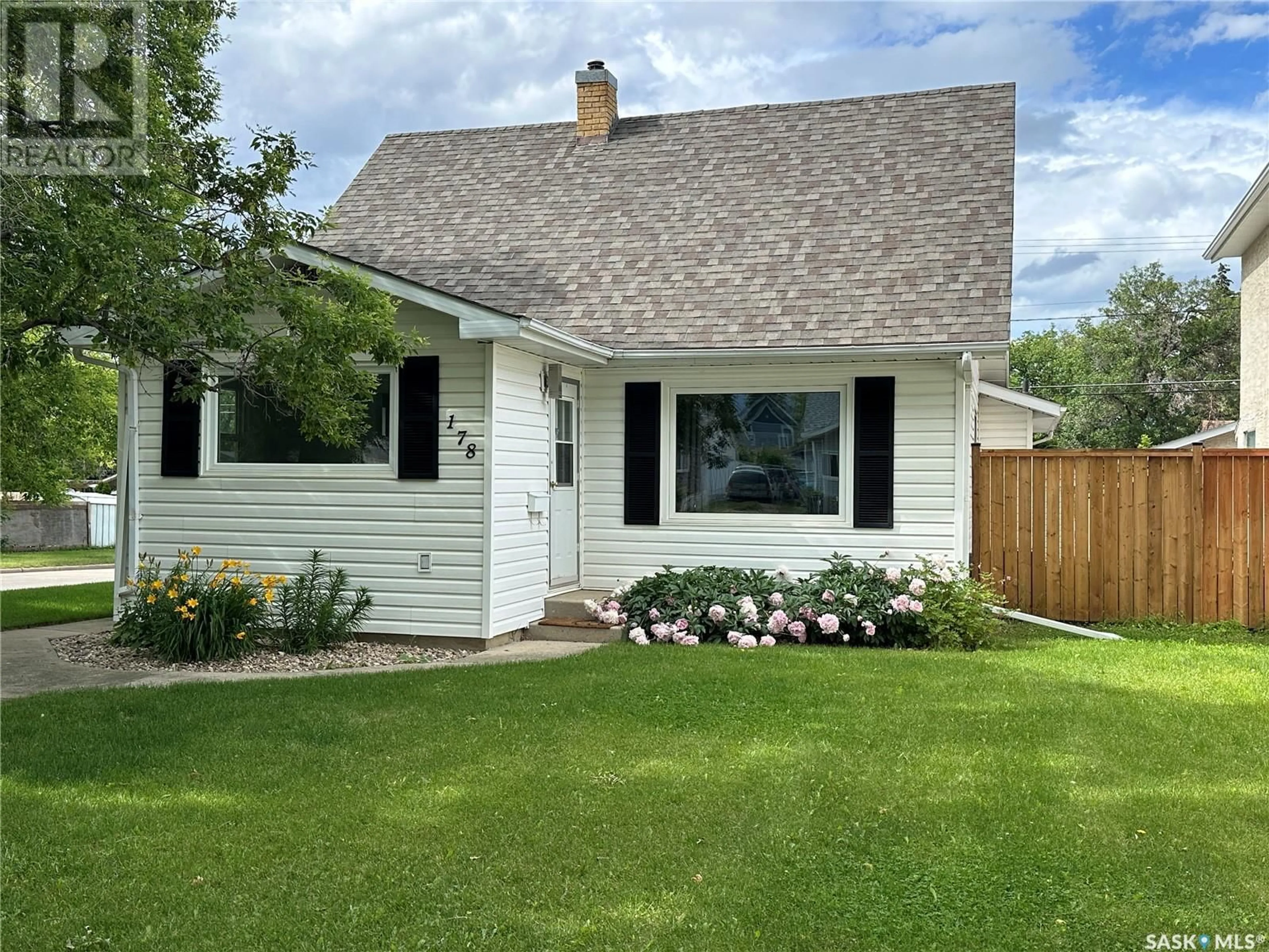 Home with vinyl exterior material, street for 178 Duffield STREET W, Moose Jaw Saskatchewan S6H5H3