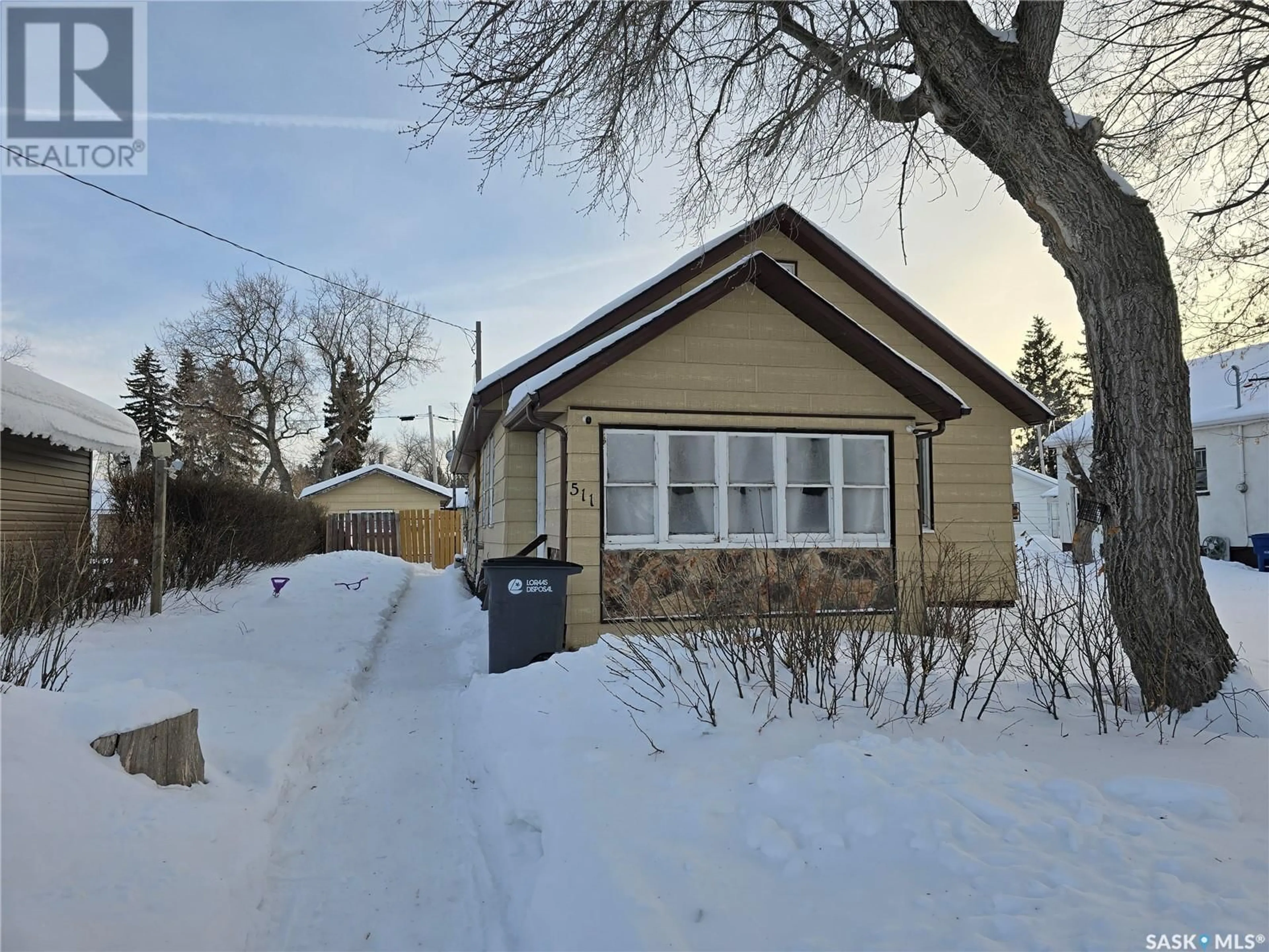 A pic from outside/outdoor area/front of a property/back of a property/a pic from drone, street for 511 Nina STREET, Broadview Saskatchewan S0G0K0