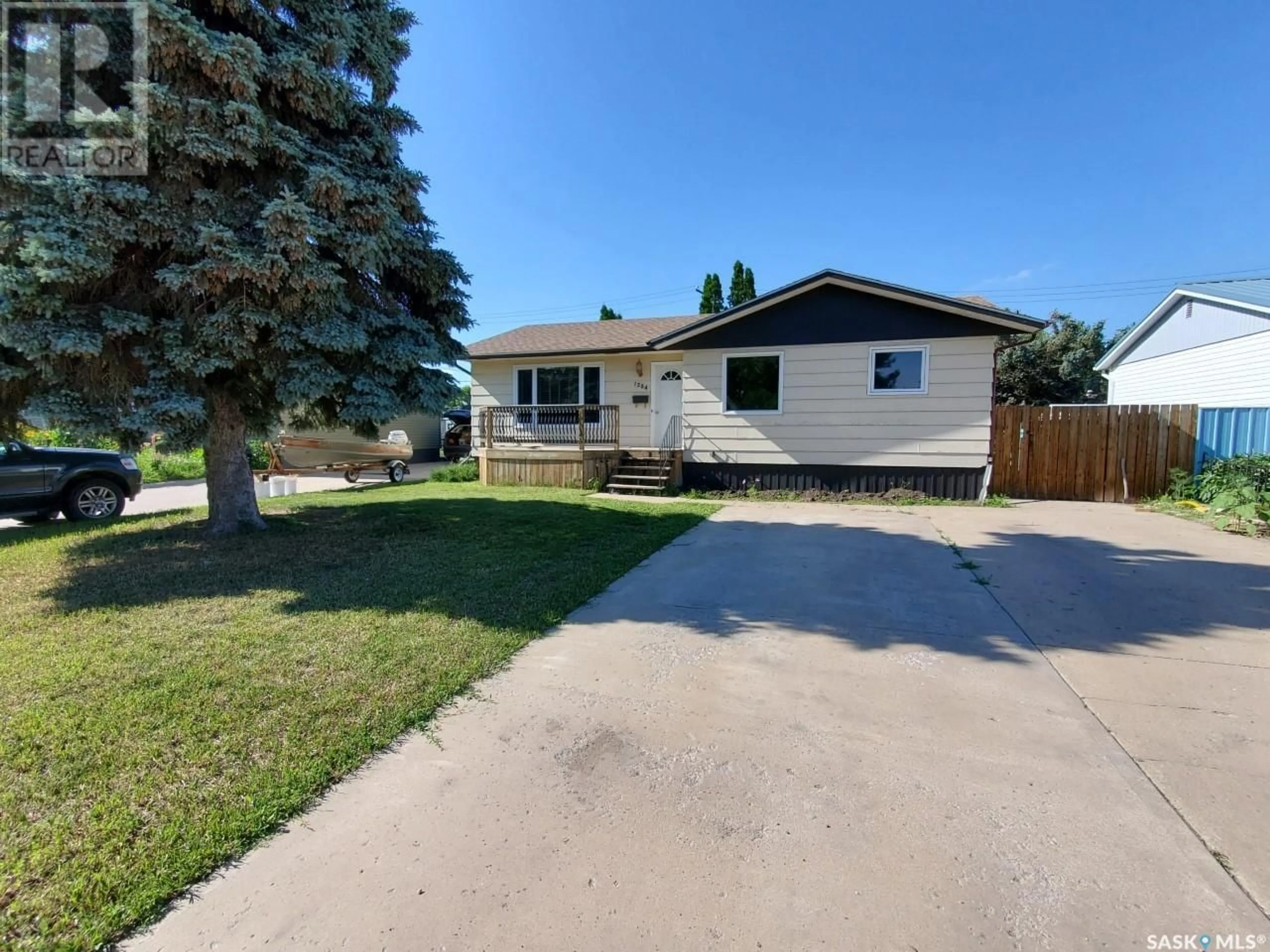 Home with vinyl exterior material, street for 1284 King STREET, Estevan Saskatchewan S4A1L5