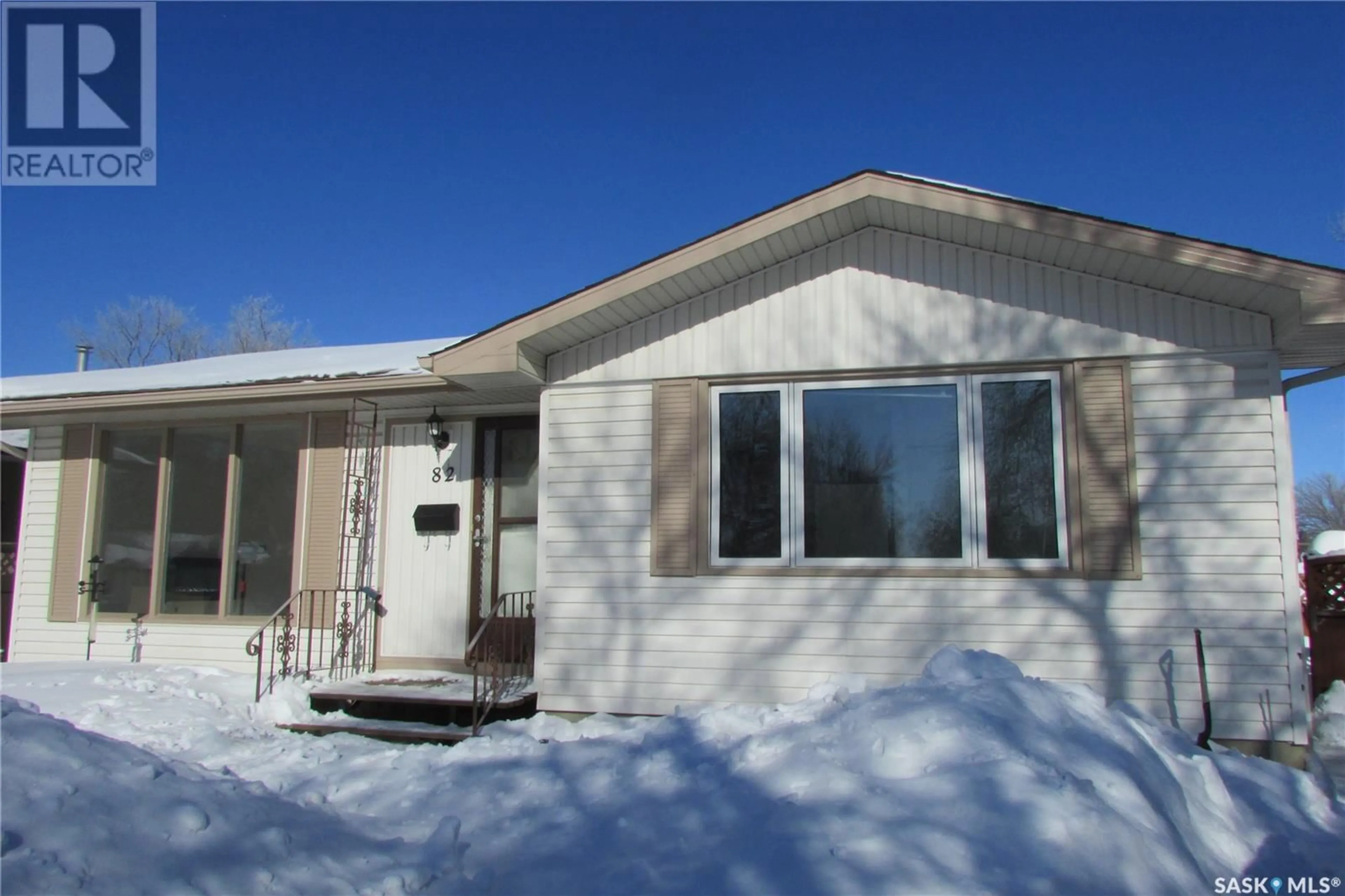 Home with vinyl exterior material, street for 82 Aitken CRESCENT, Regina Saskatchewan S4R5W7