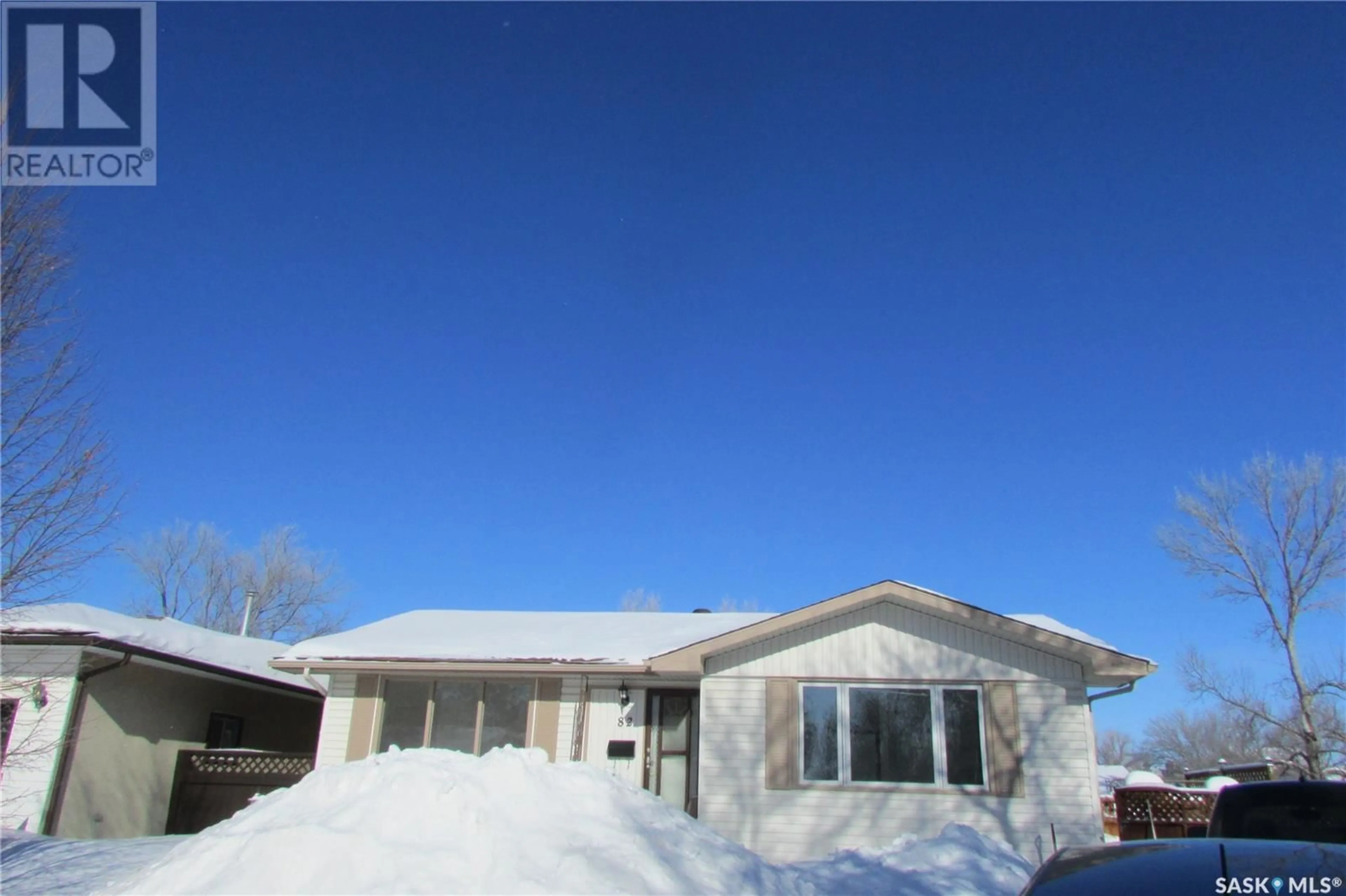 Home with vinyl exterior material, street for 82 Aitken CRESCENT, Regina Saskatchewan S4R5W7