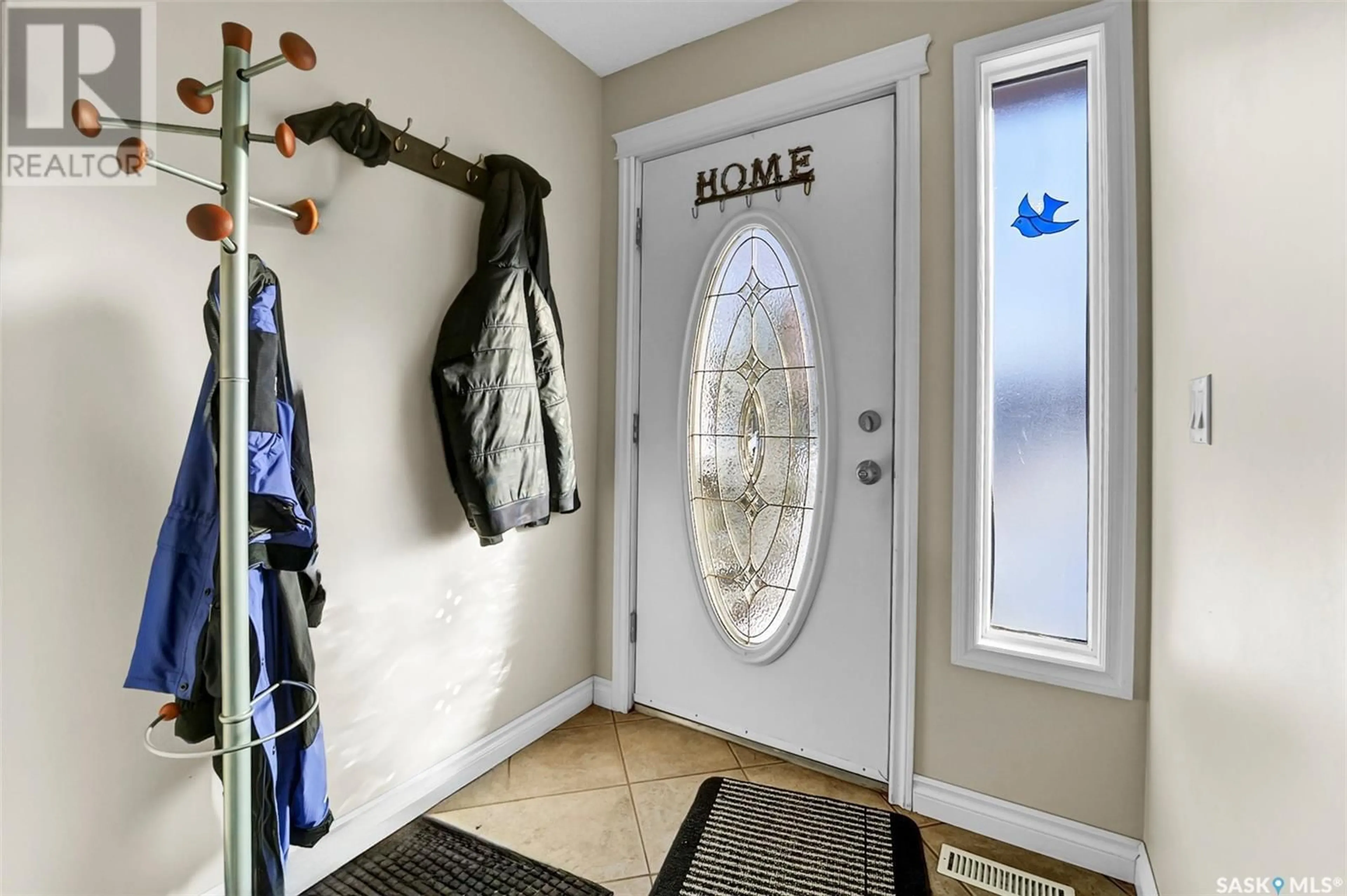 Indoor entryway for 210 Molloy STREET, Saskatoon Saskatchewan S7K6N5