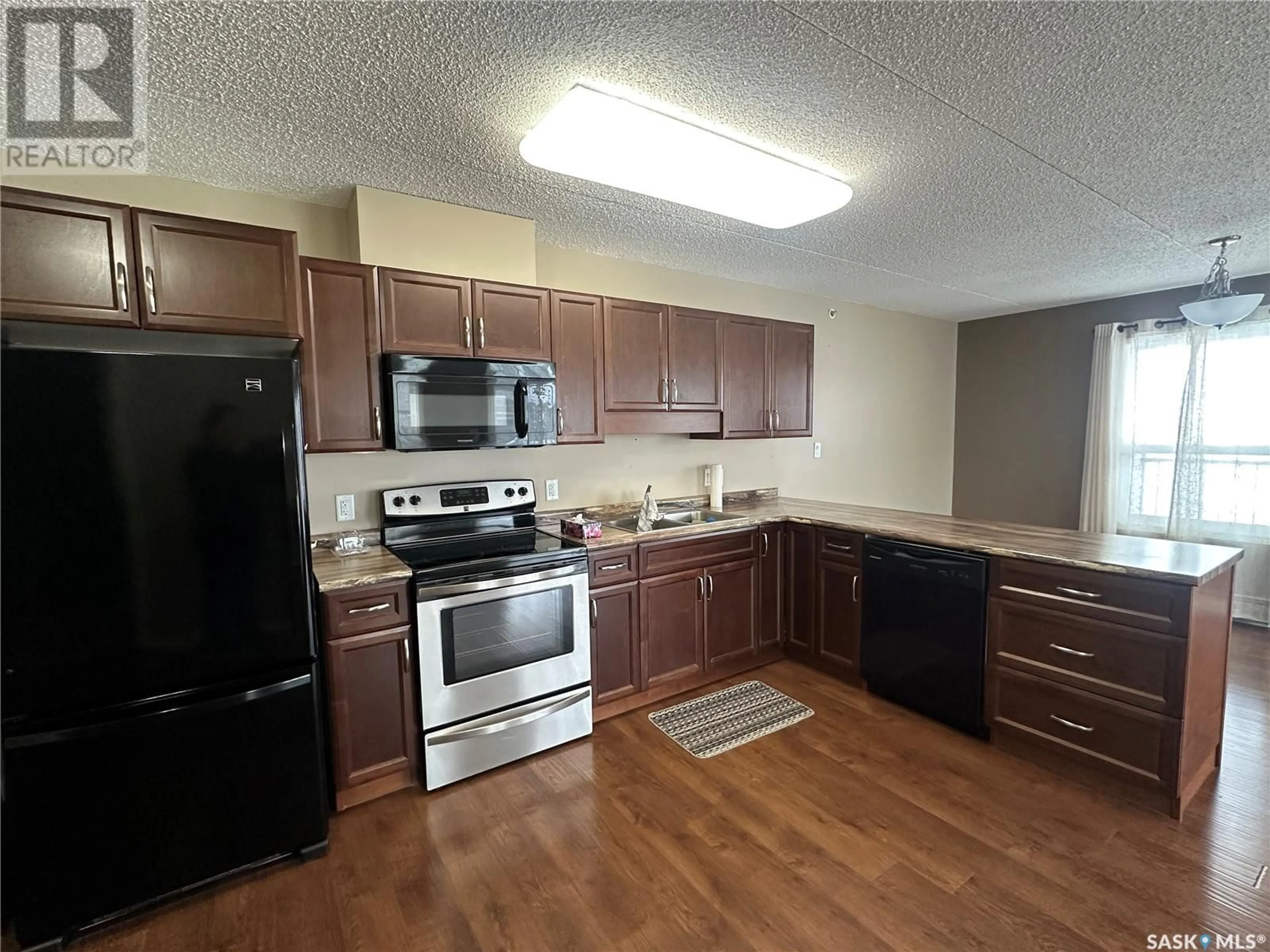 Standard kitchen, unknown for 208 825 5th STREET NE, Weyburn Saskatchewan S4H3A5