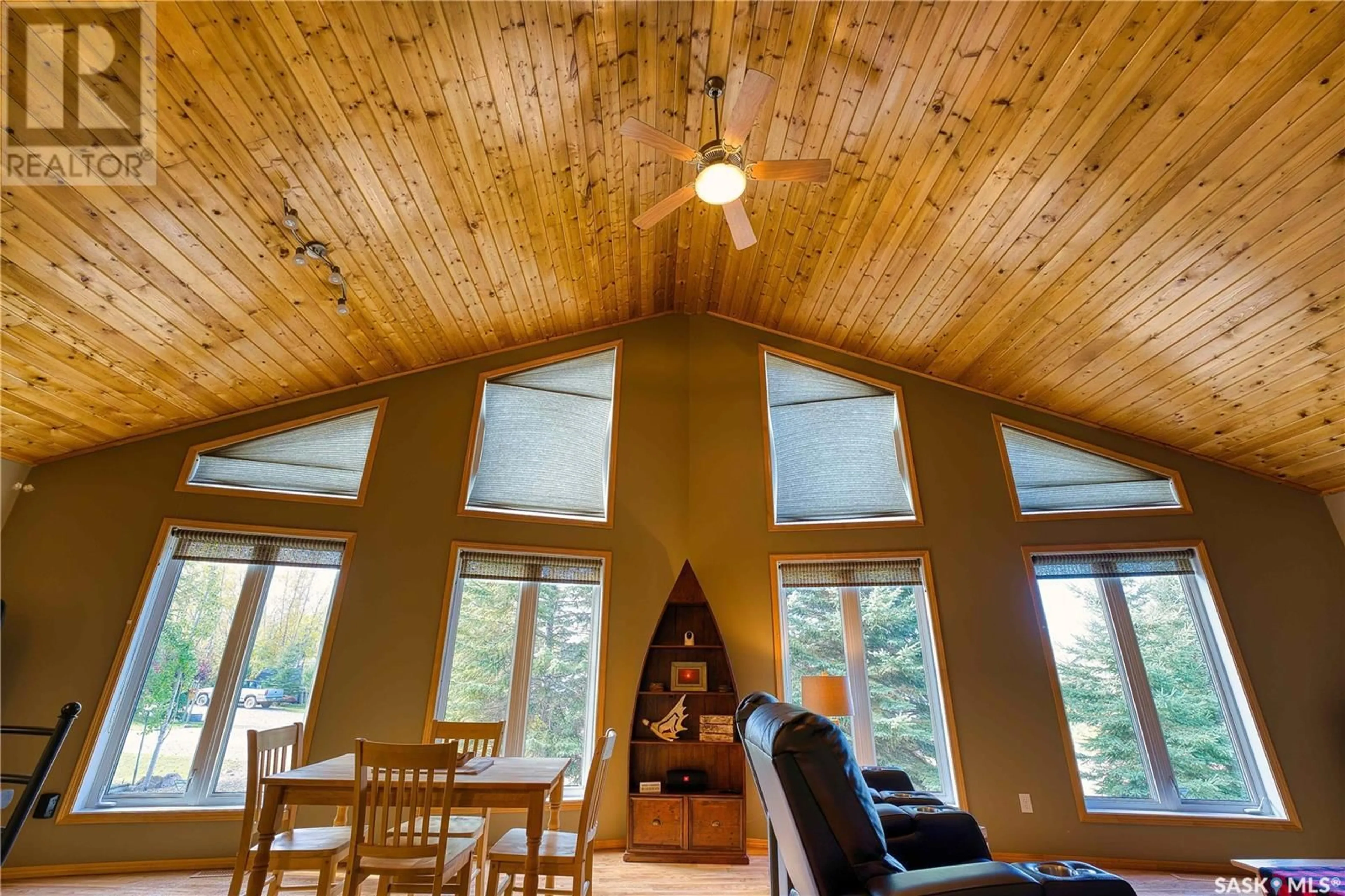 Indoor foyer for 114 DEERLAND ROAD, Lac Des Iles Saskatchewan S0M1A0