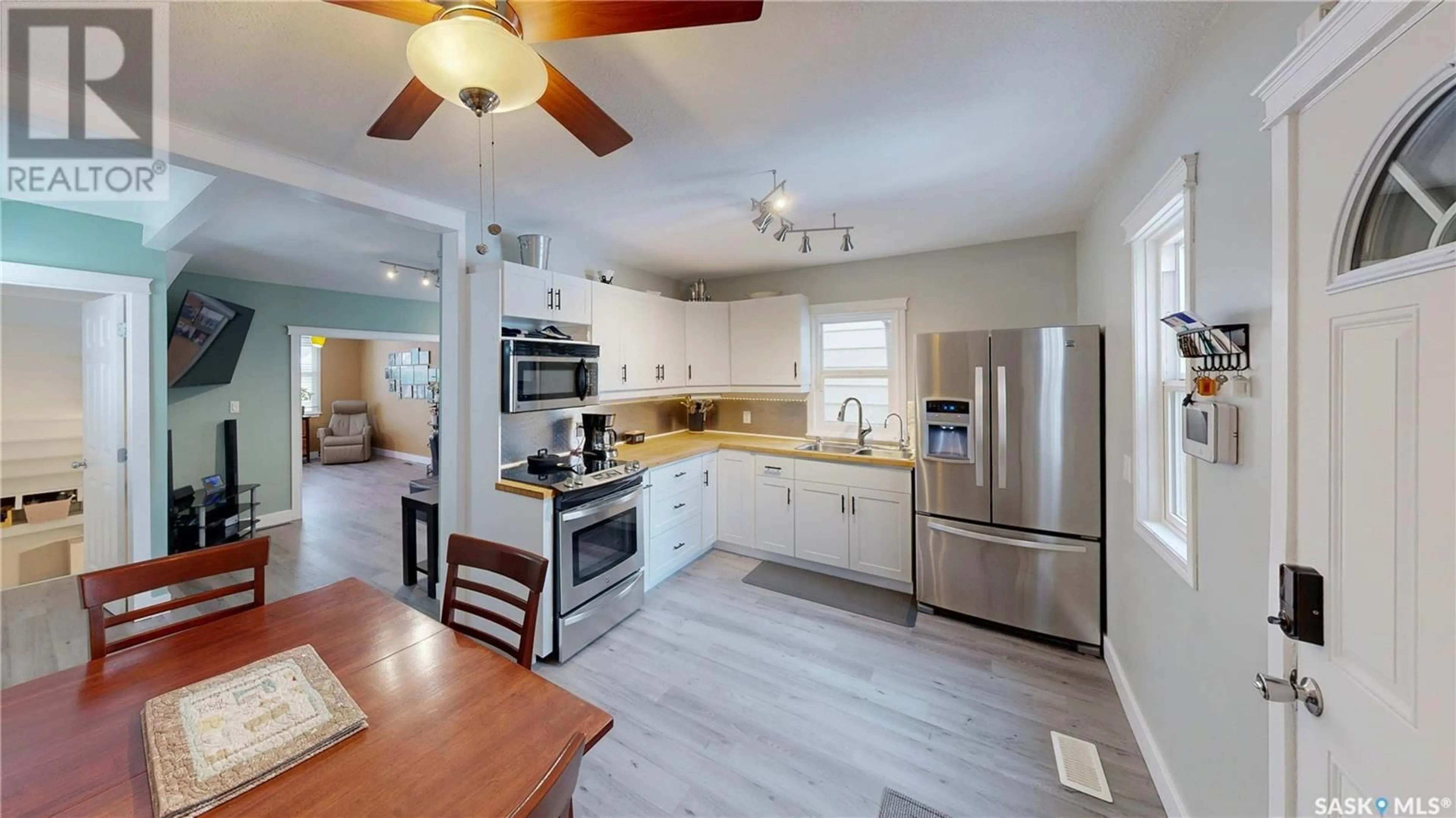 Open concept kitchen, unknown for 2120 Atkinson STREET, Regina Saskatchewan S4N3W9