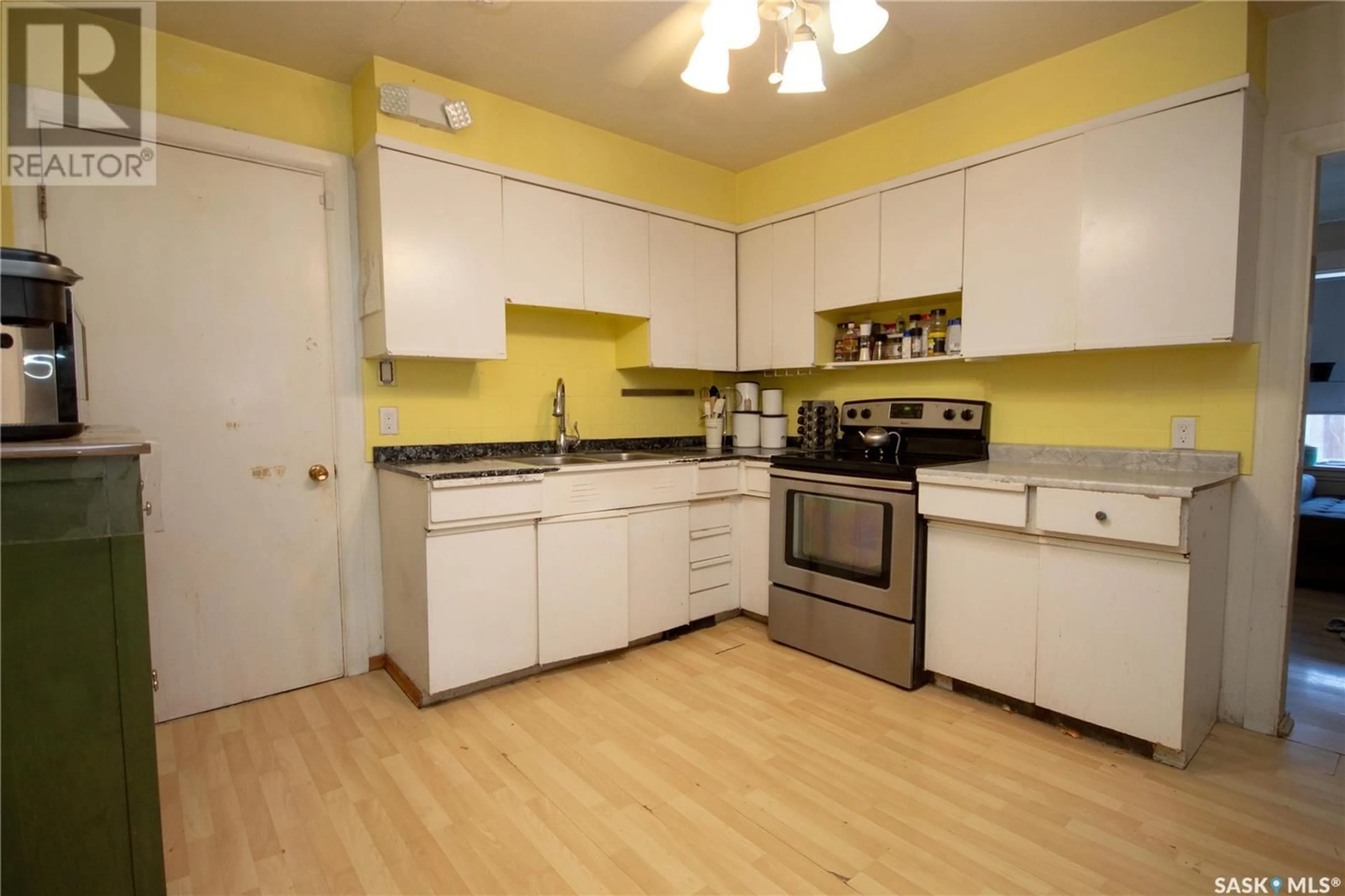 Standard kitchen, unknown for 312 32ND STREET, Battleford Saskatchewan S0M0E0