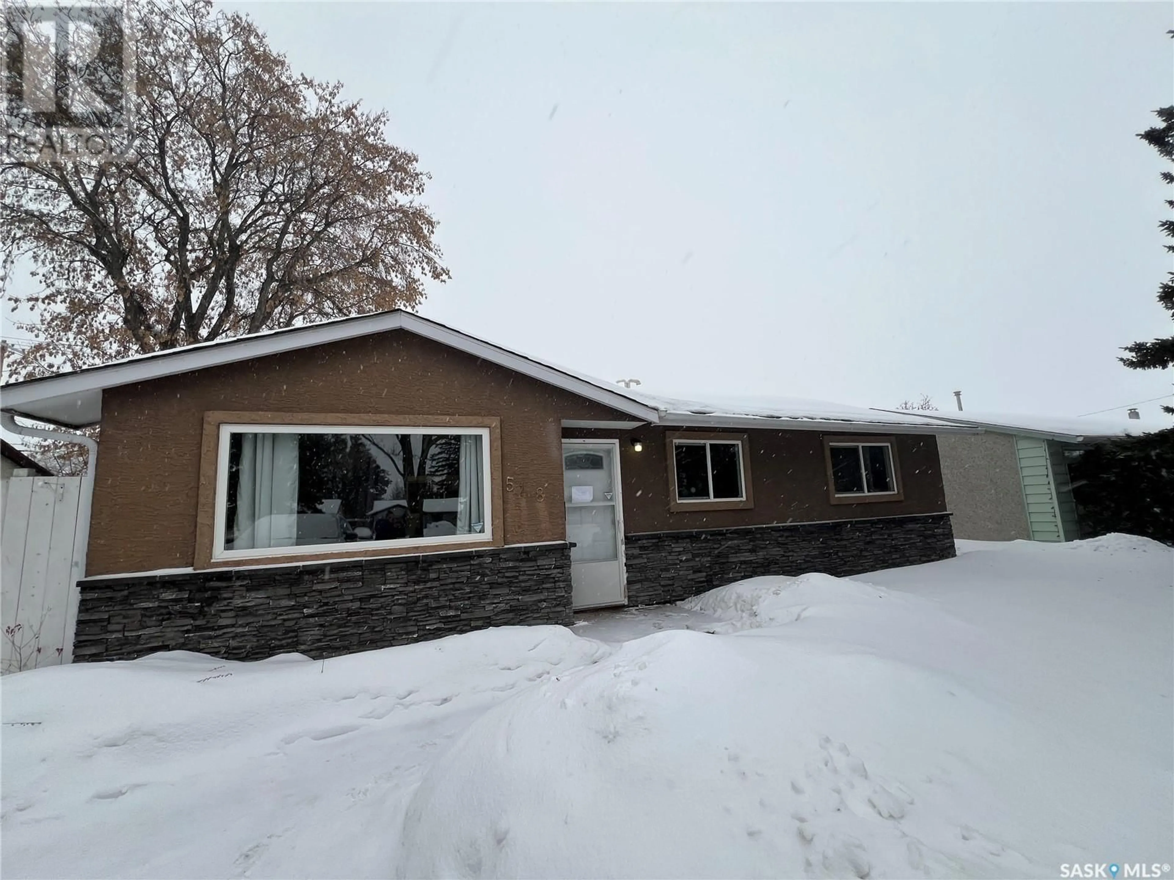 Home with vinyl exterior material, unknown for 518 U AVENUE S, Saskatoon Saskatchewan S7M3C7