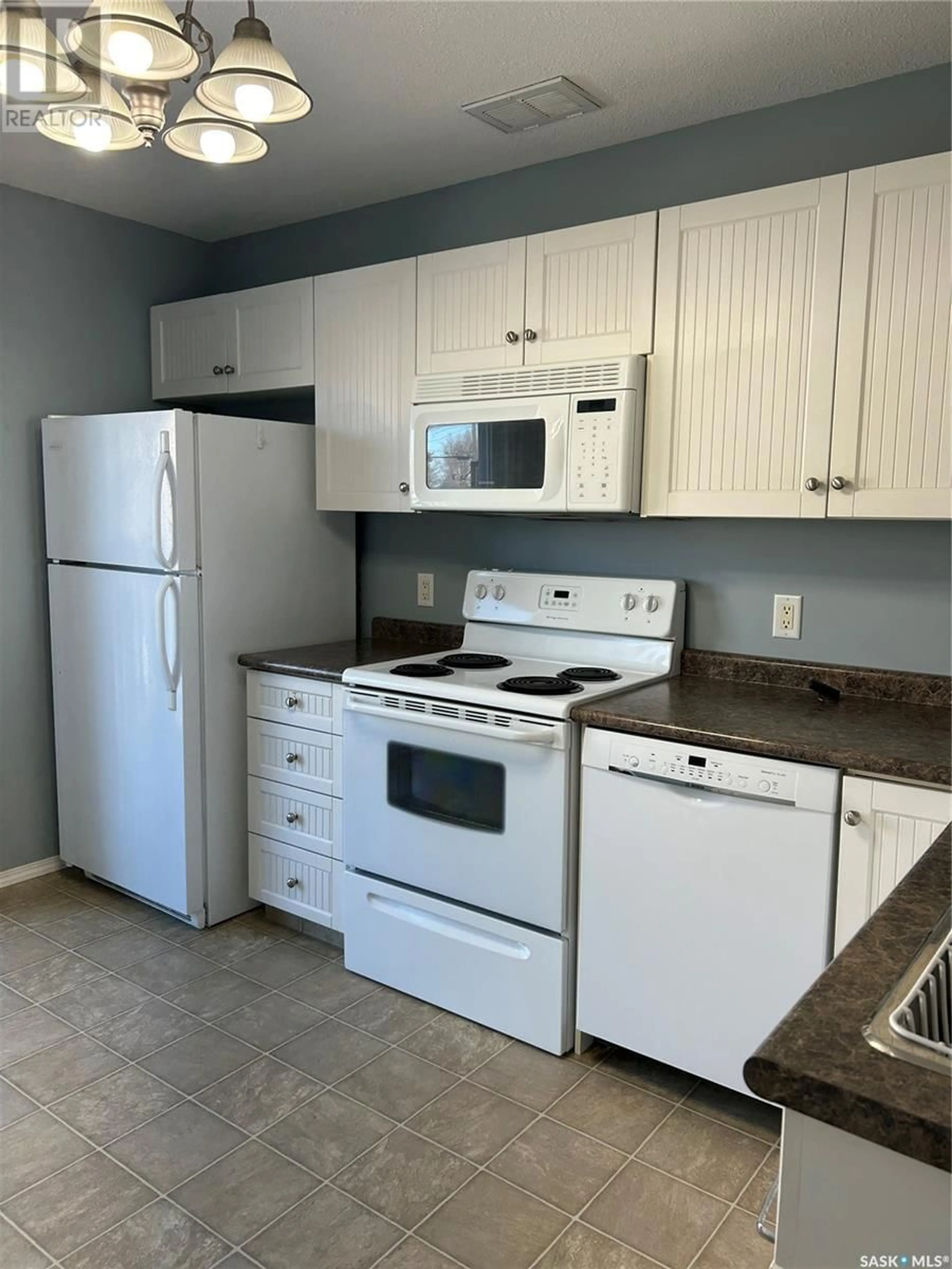 Standard kitchen, unknown for 5 1437 1st STREET, Estevan Saskatchewan S4A2X5