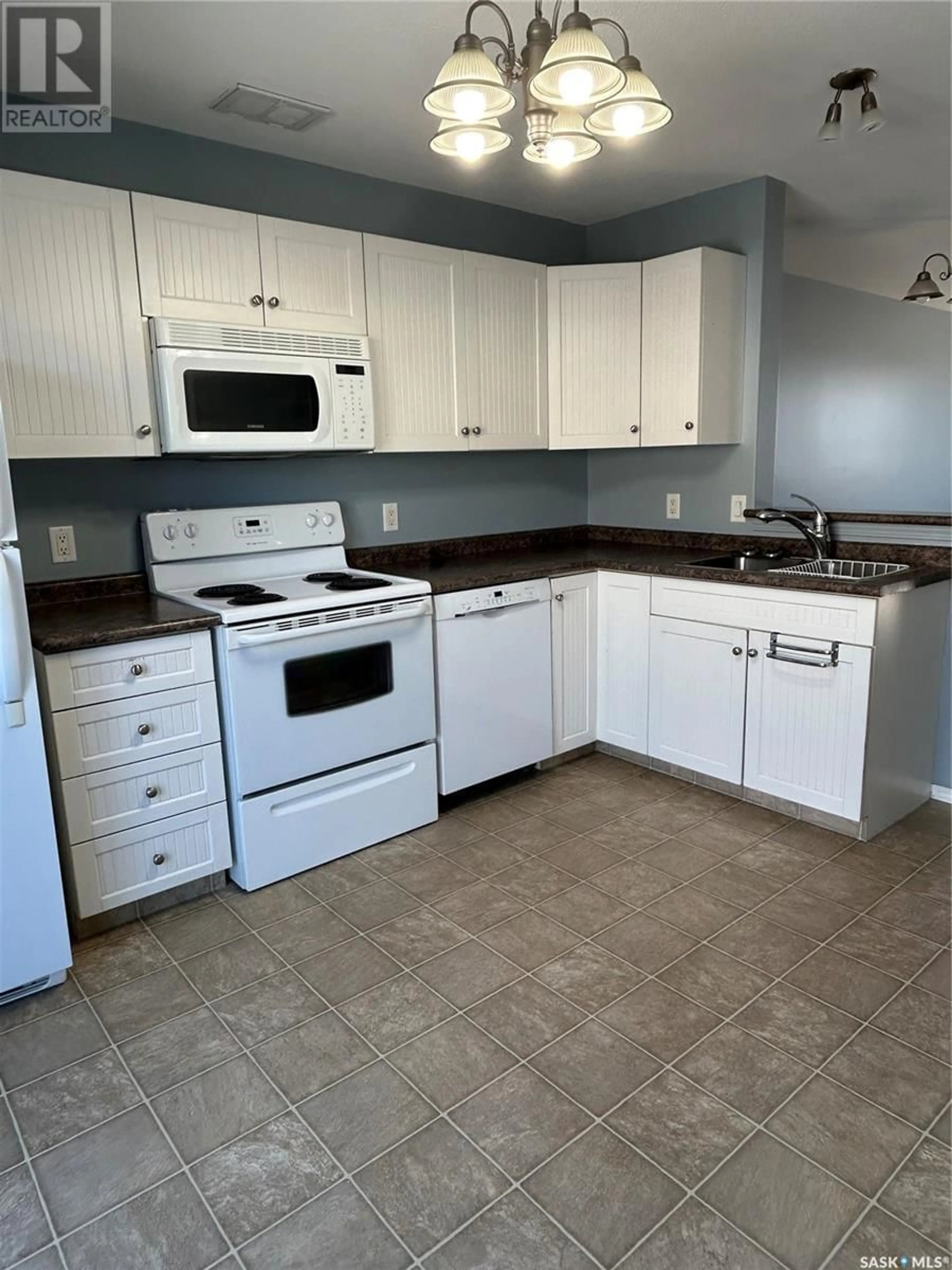 Standard kitchen, unknown for 5 1437 1st STREET, Estevan Saskatchewan S4A2X5