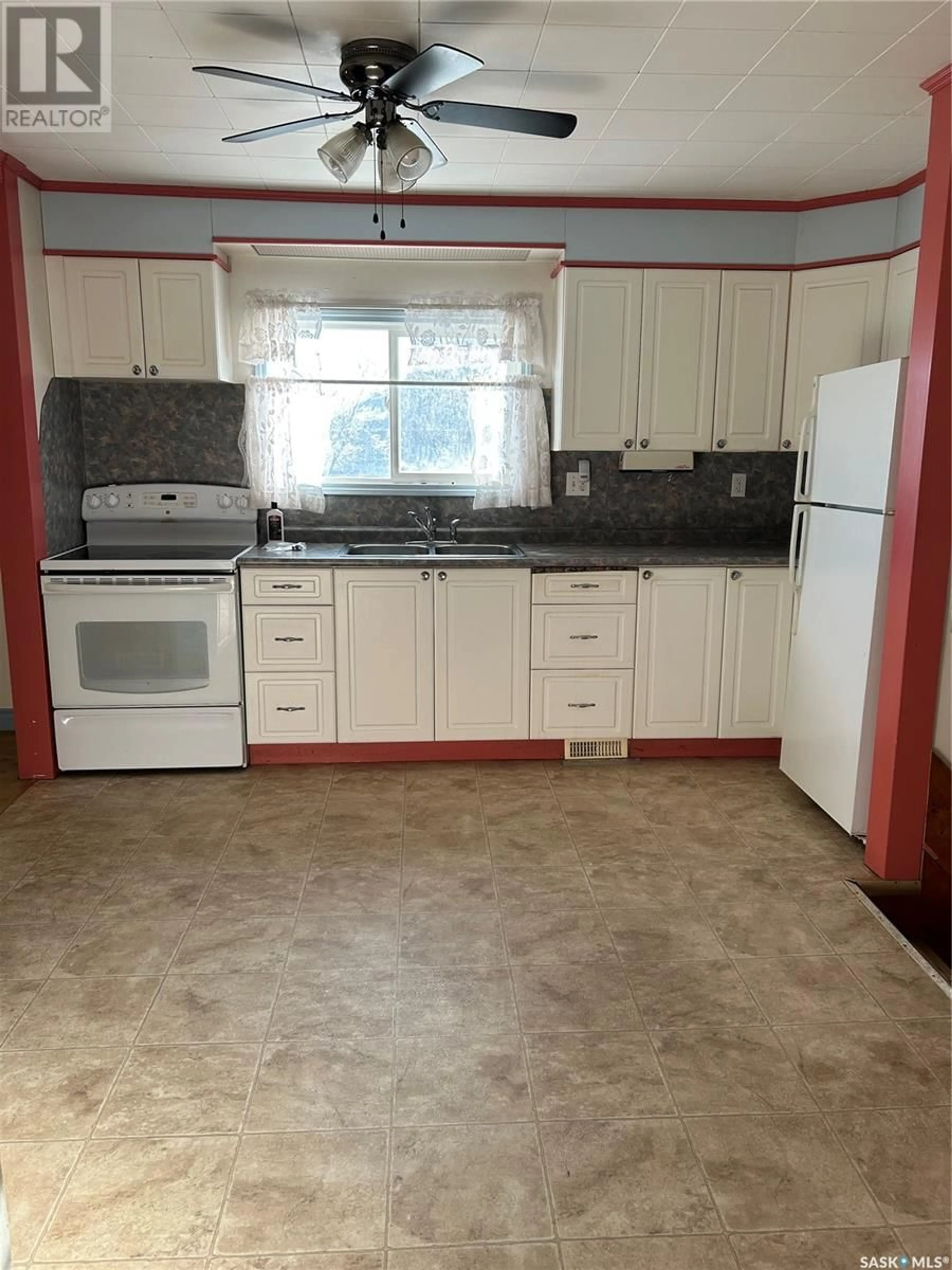 Standard kitchen, unknown for 418 4th STREET, Estevan Saskatchewan S4A0V1