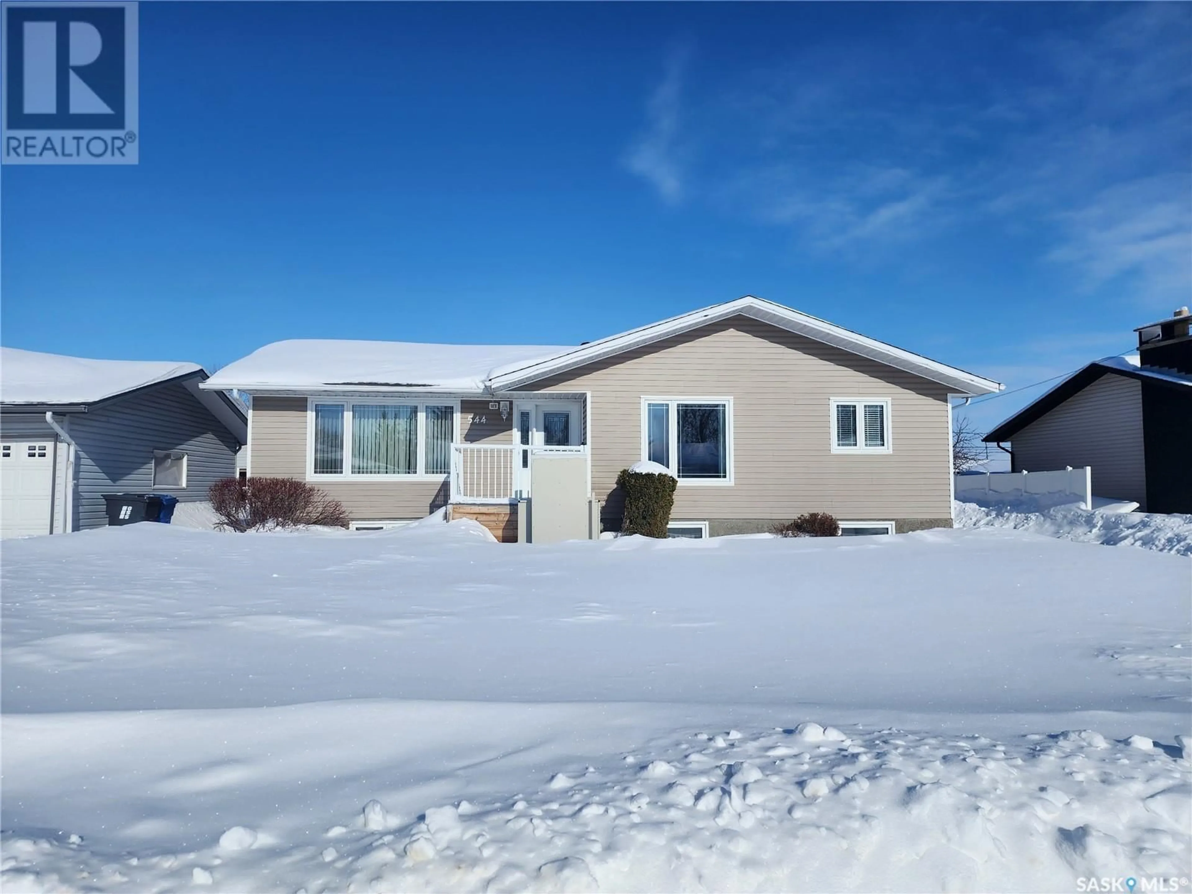 Home with vinyl exterior material, street for 544 9th AVENUE W, Melville Saskatchewan S0A2P0