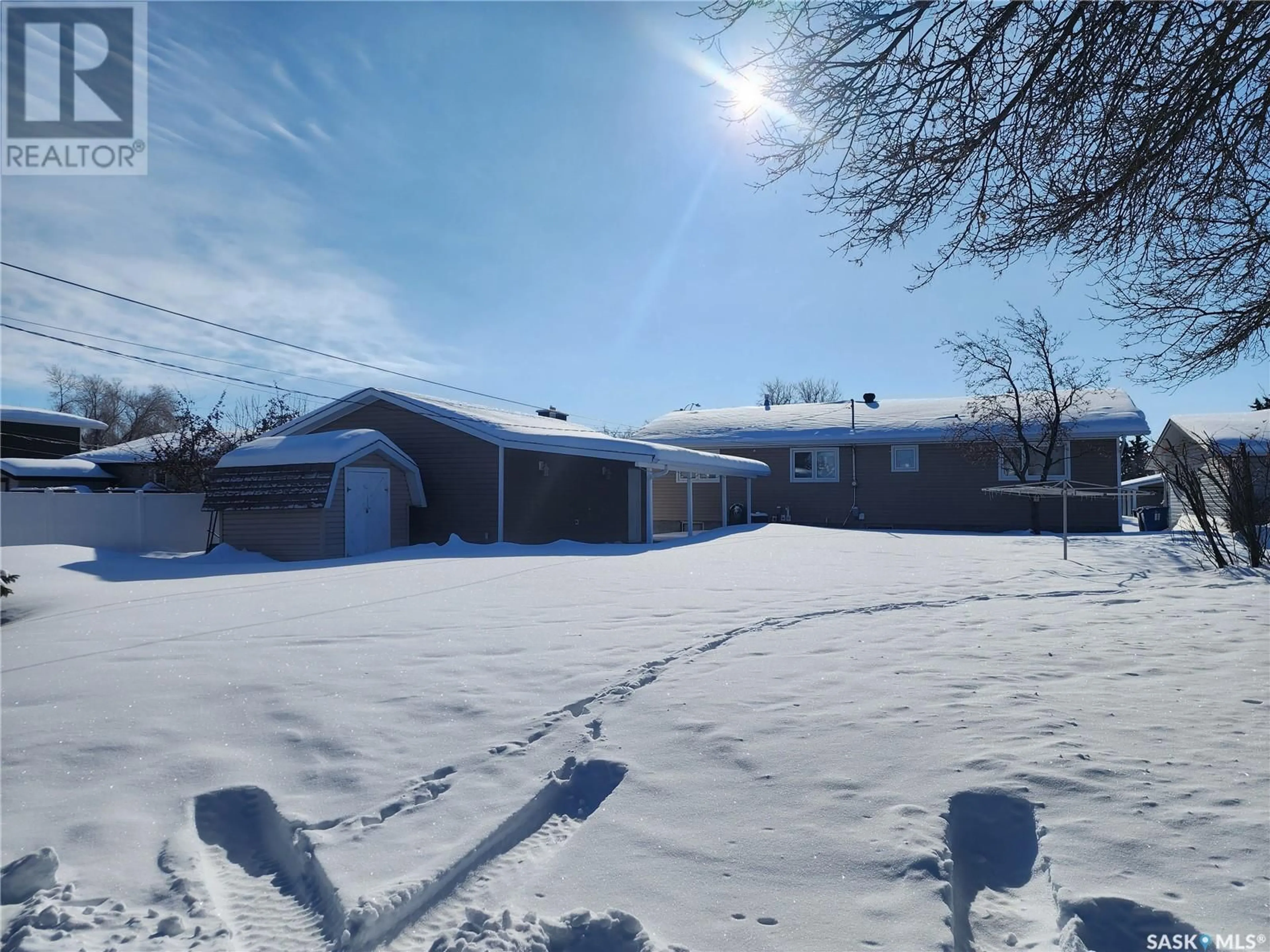 A pic from outside/outdoor area/front of a property/back of a property/a pic from drone, street for 544 9th AVENUE W, Melville Saskatchewan S0A2P0