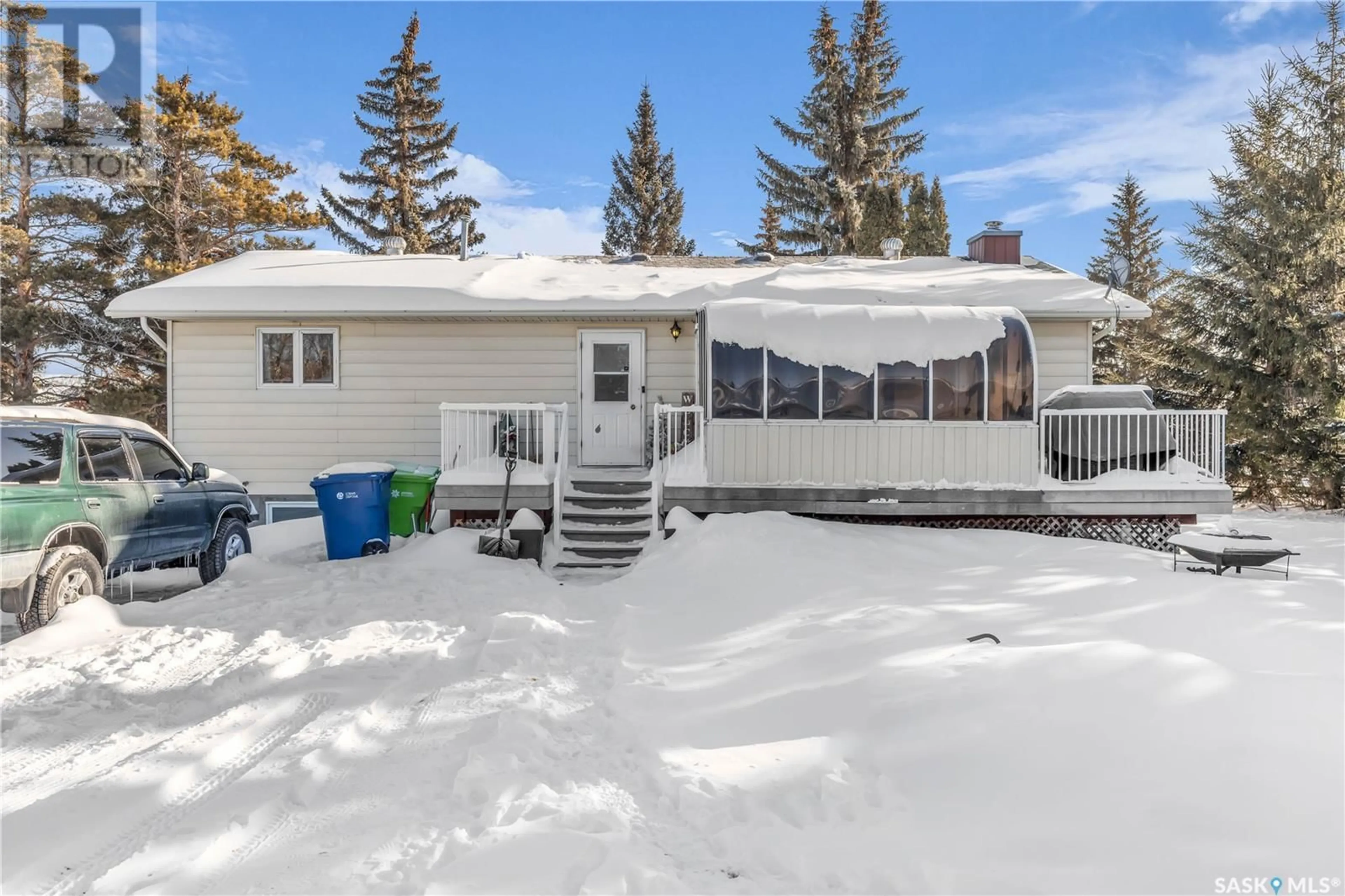 Patio, street for 614 Pasqua AVENUE S, Fort Qu'Appelle Saskatchewan S0G1S0