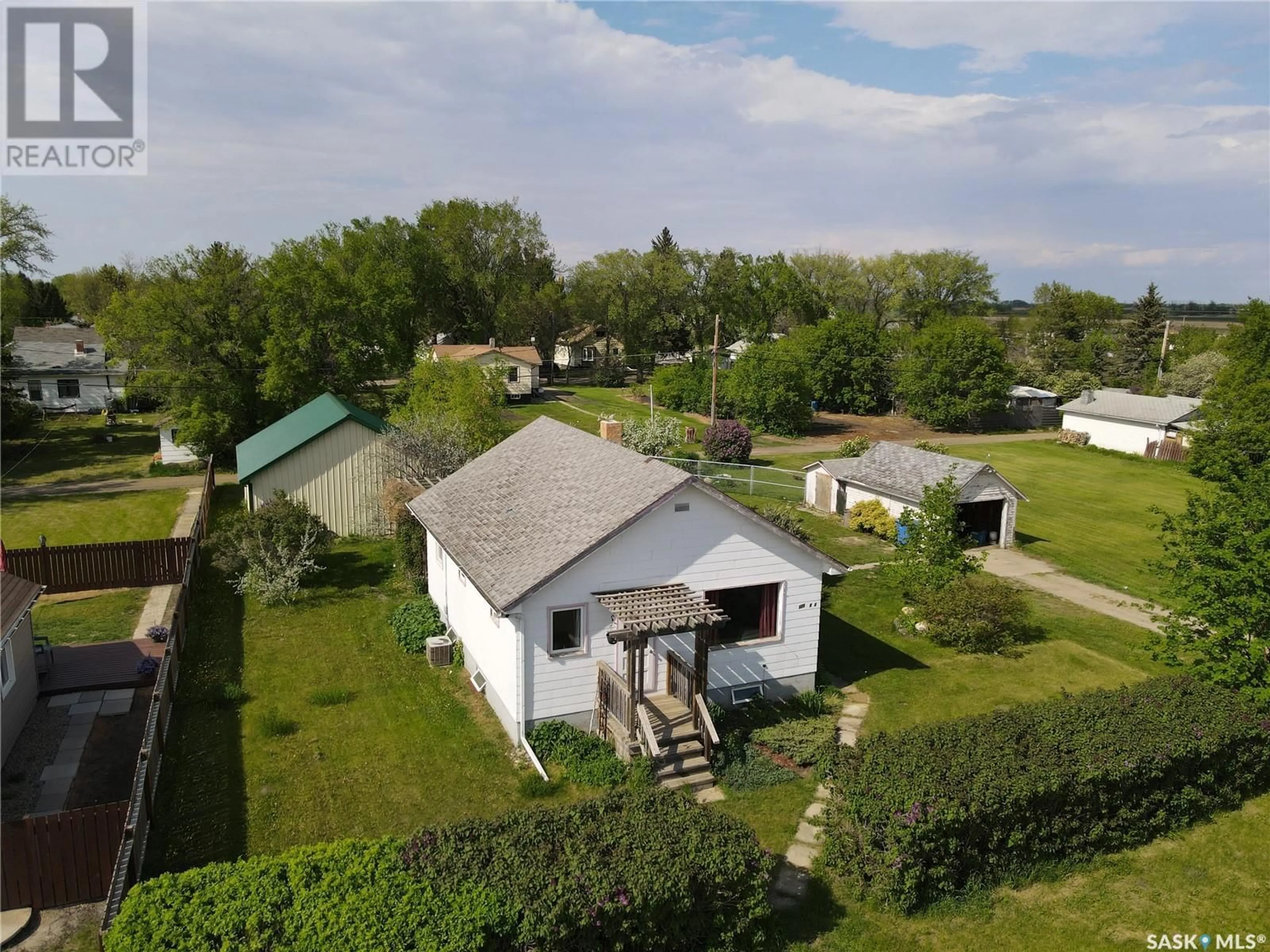 A pic from outside/outdoor area/front of a property/back of a property/a pic from drone, street for 121 Bush AVENUE, Canora Saskatchewan S0A0L0