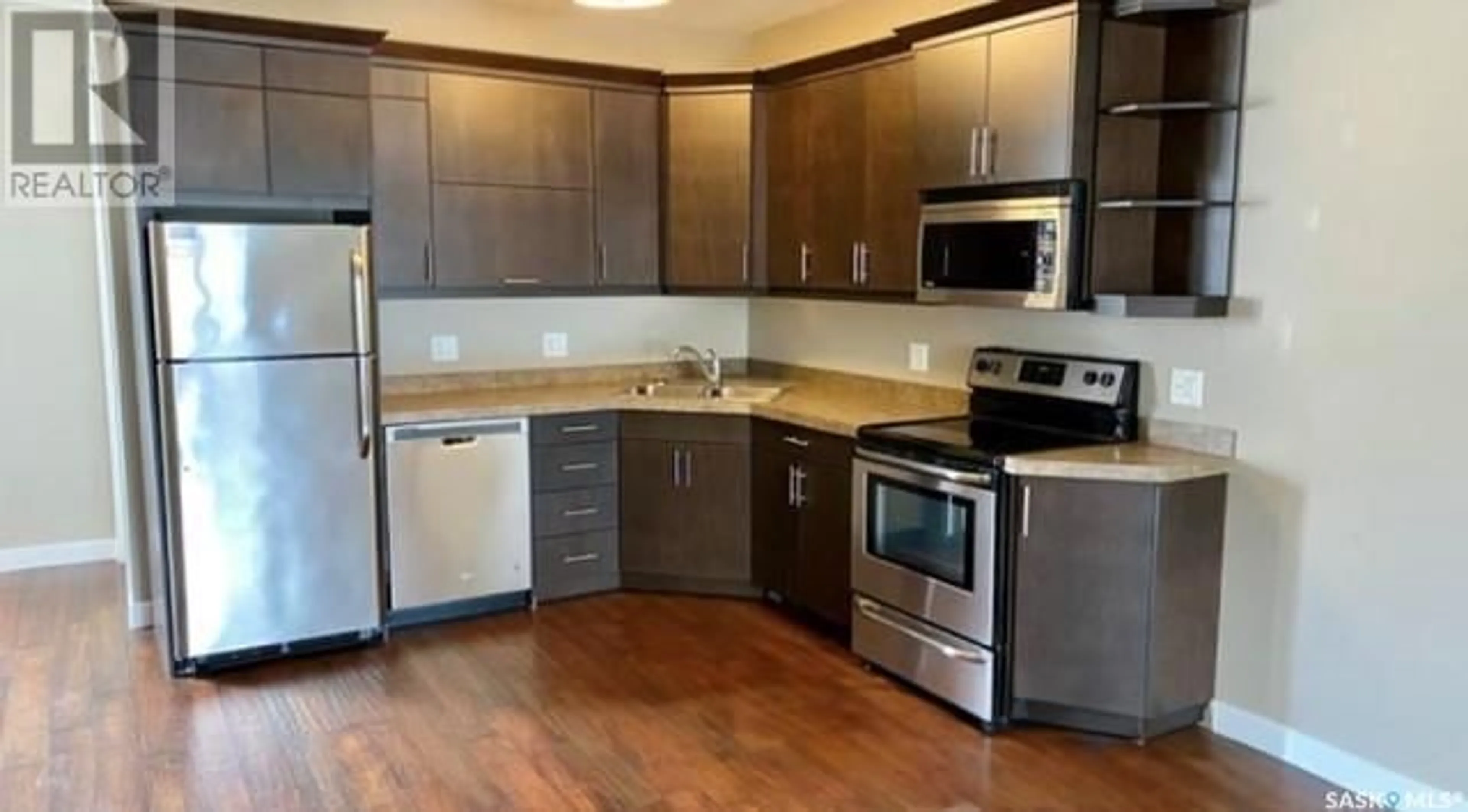 Standard kitchen, unknown for 4229 Green Apple DRIVE E, Regina Saskatchewan S4V1S1