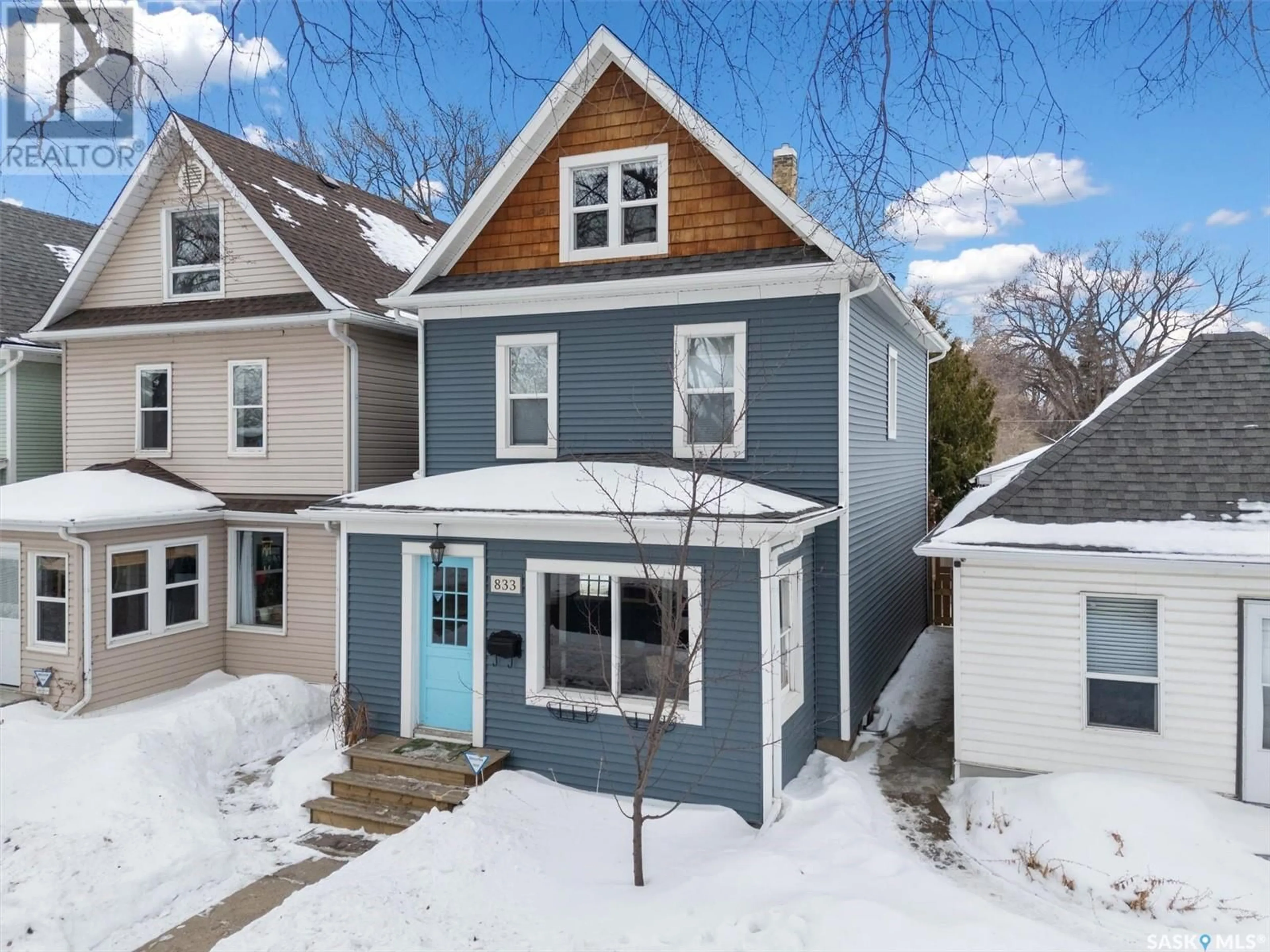 Home with vinyl exterior material, street for 833 C AVENUE N, Saskatoon Saskatchewan S7L1J7