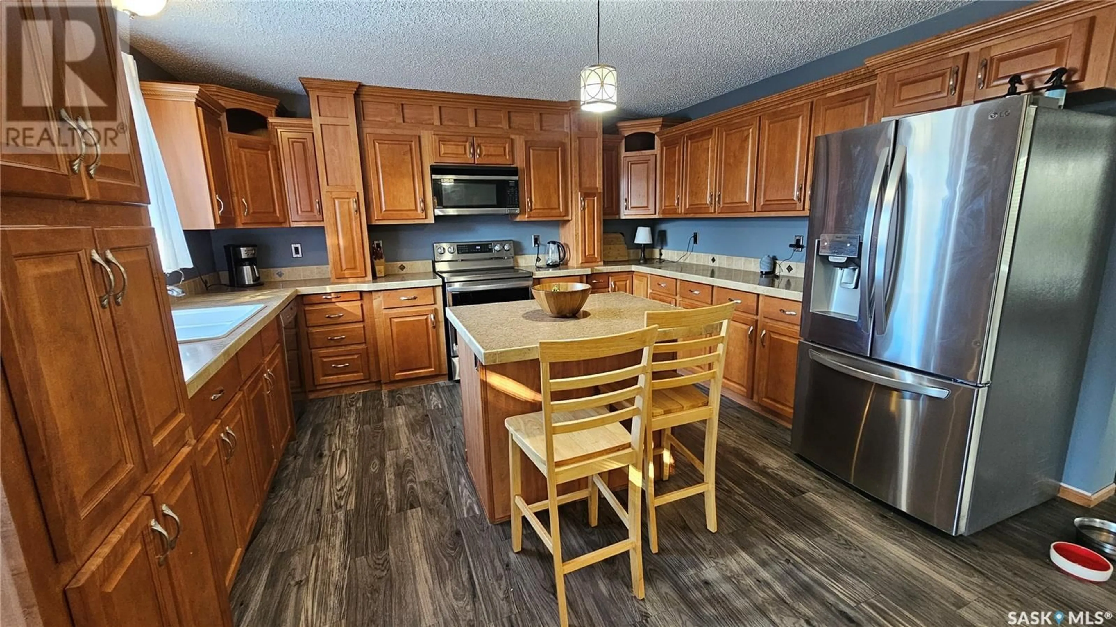 Open concept kitchen, wood/laminate floor for 94 Prairie Sun COURT, Swift Current Saskatchewan S9H3X6