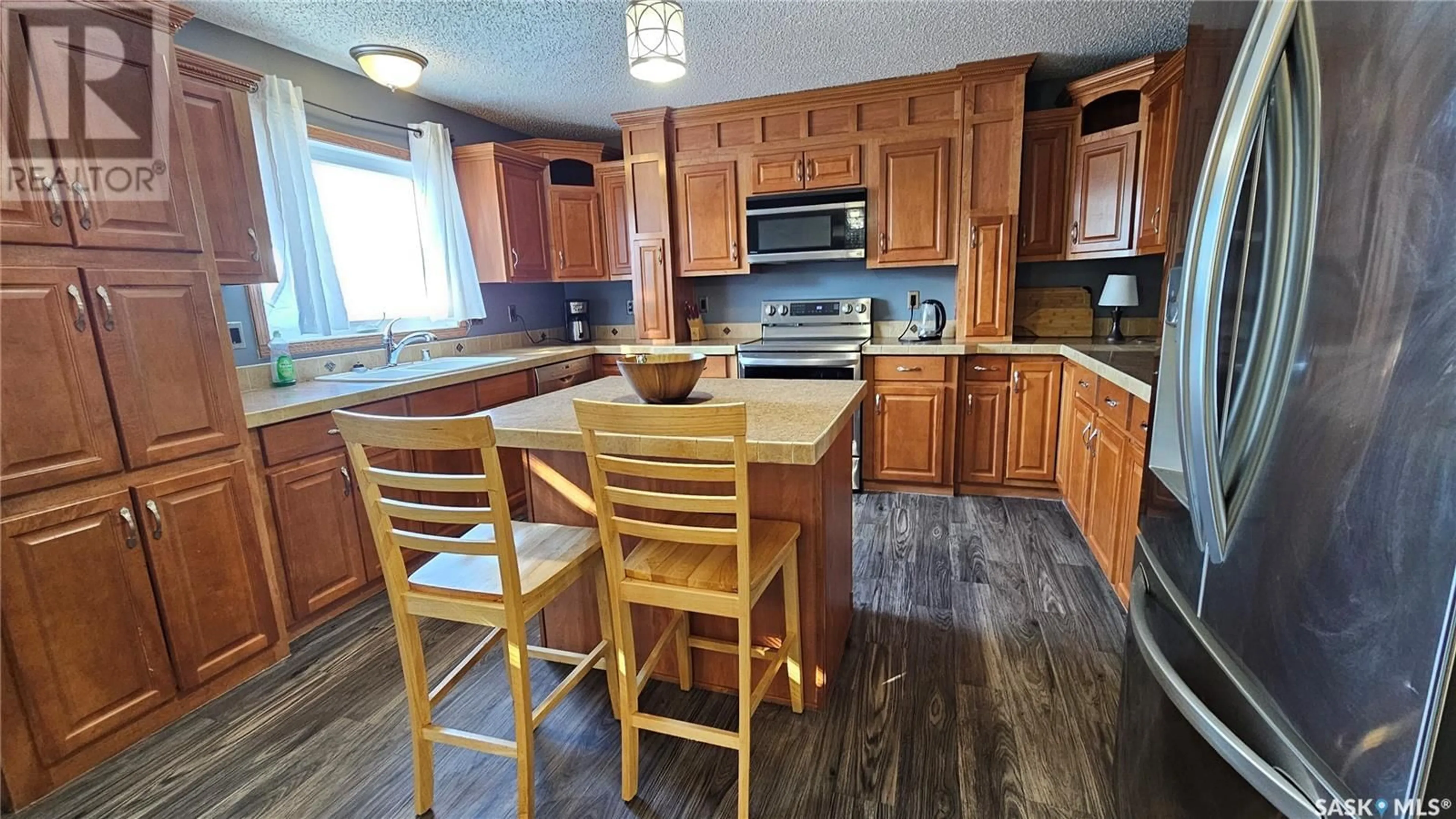 Open concept kitchen, unknown for 94 Prairie Sun COURT, Swift Current Saskatchewan S9H3X6