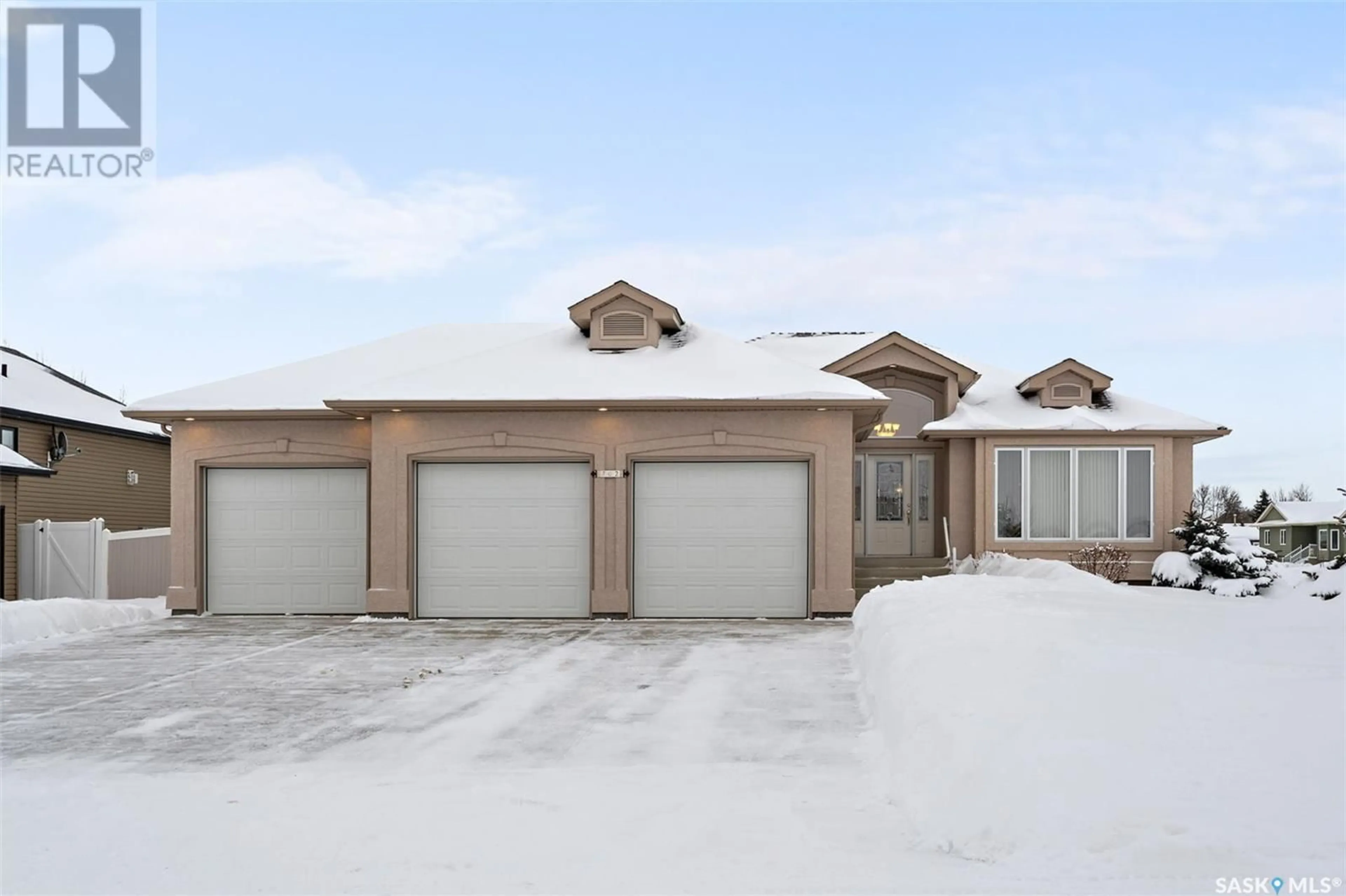 Indoor garage for 702 4th STREET W, Watrous Saskatchewan S0K4T0