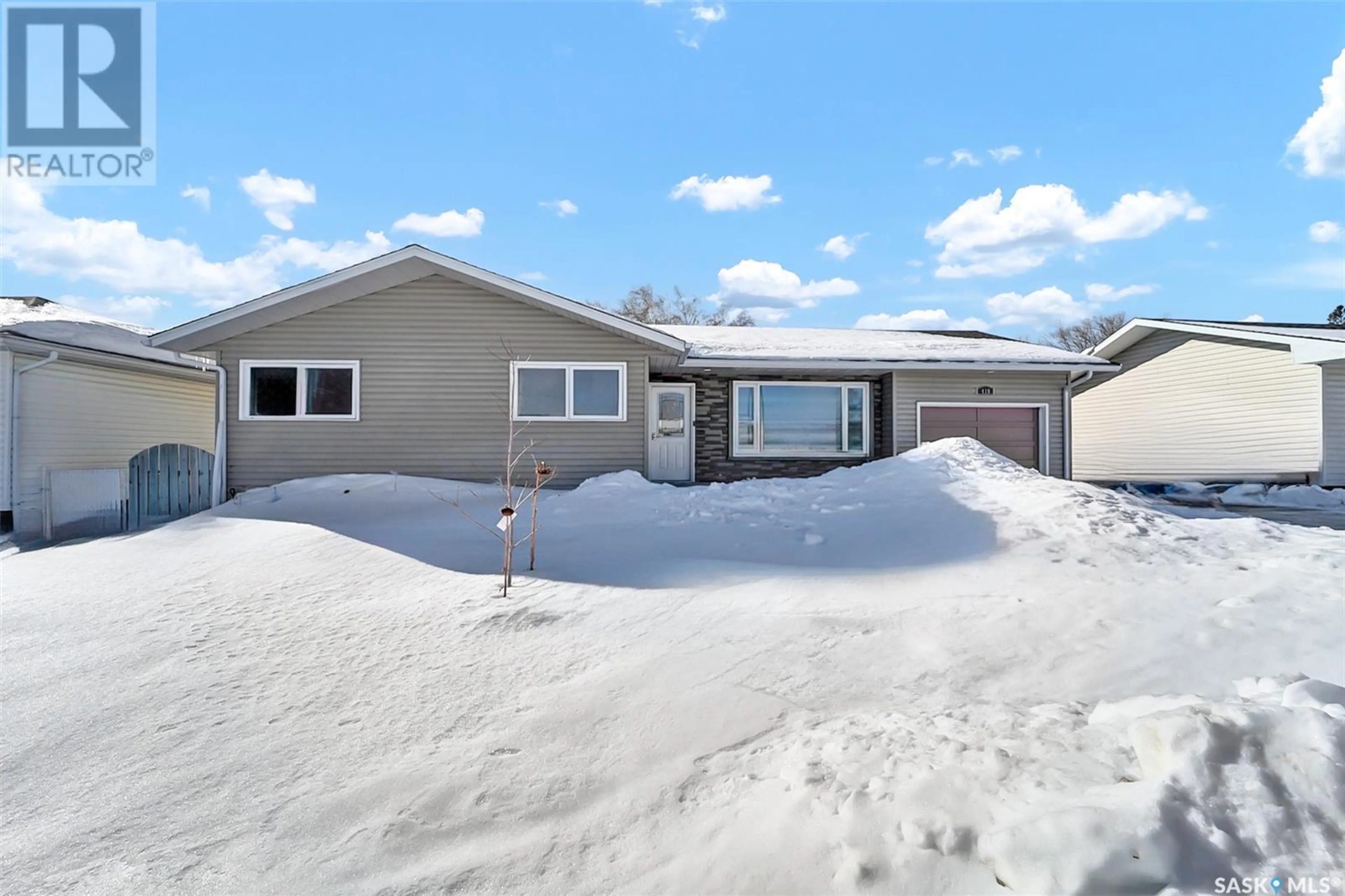 Home with vinyl exterior material, street for 410 7th AVENUE E, Biggar Saskatchewan S0K0M0