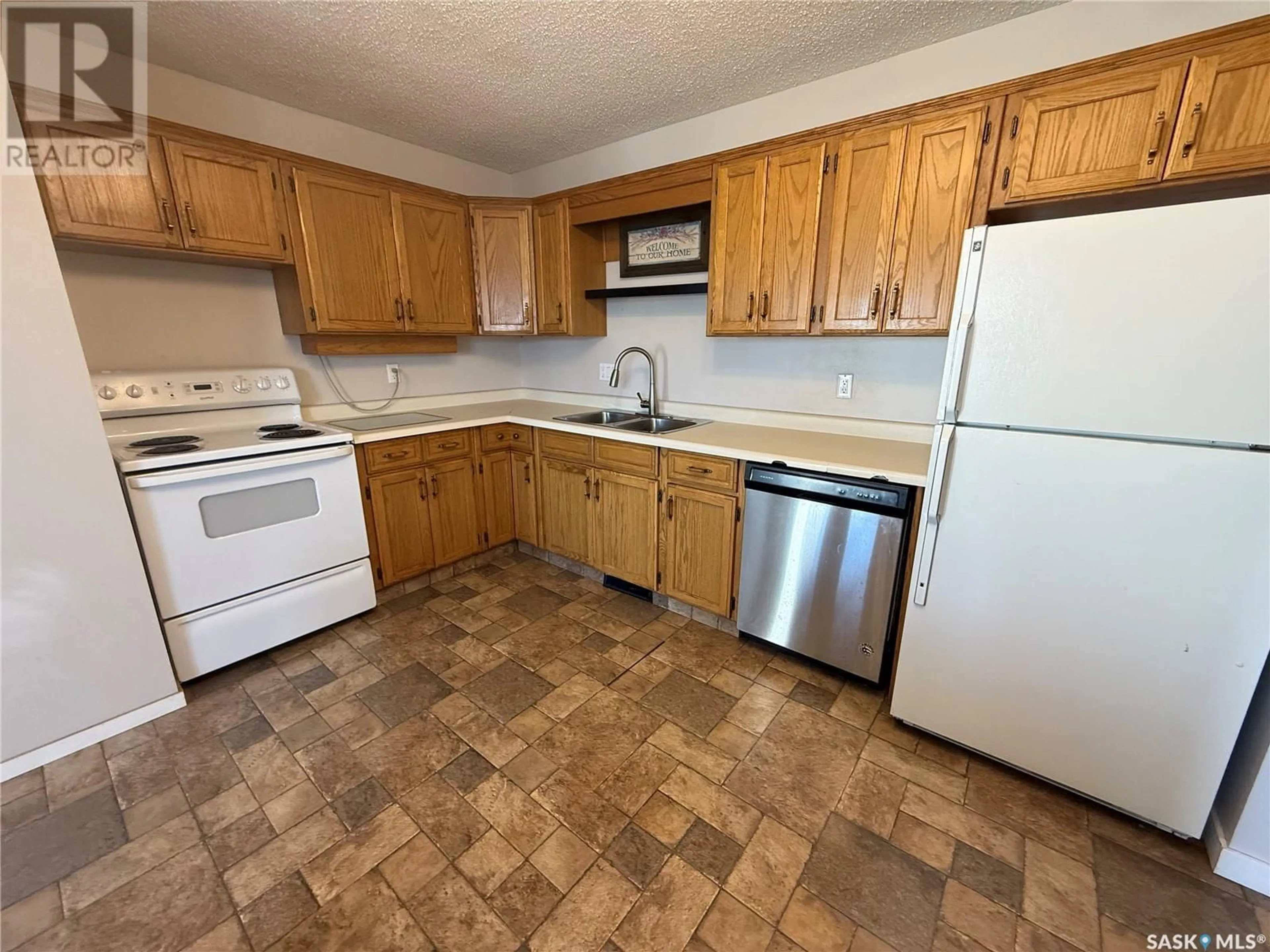 Standard kitchen, unknown for B - 1159 TAISEY CRESCENT, Estevan Saskatchewan S4A2S8