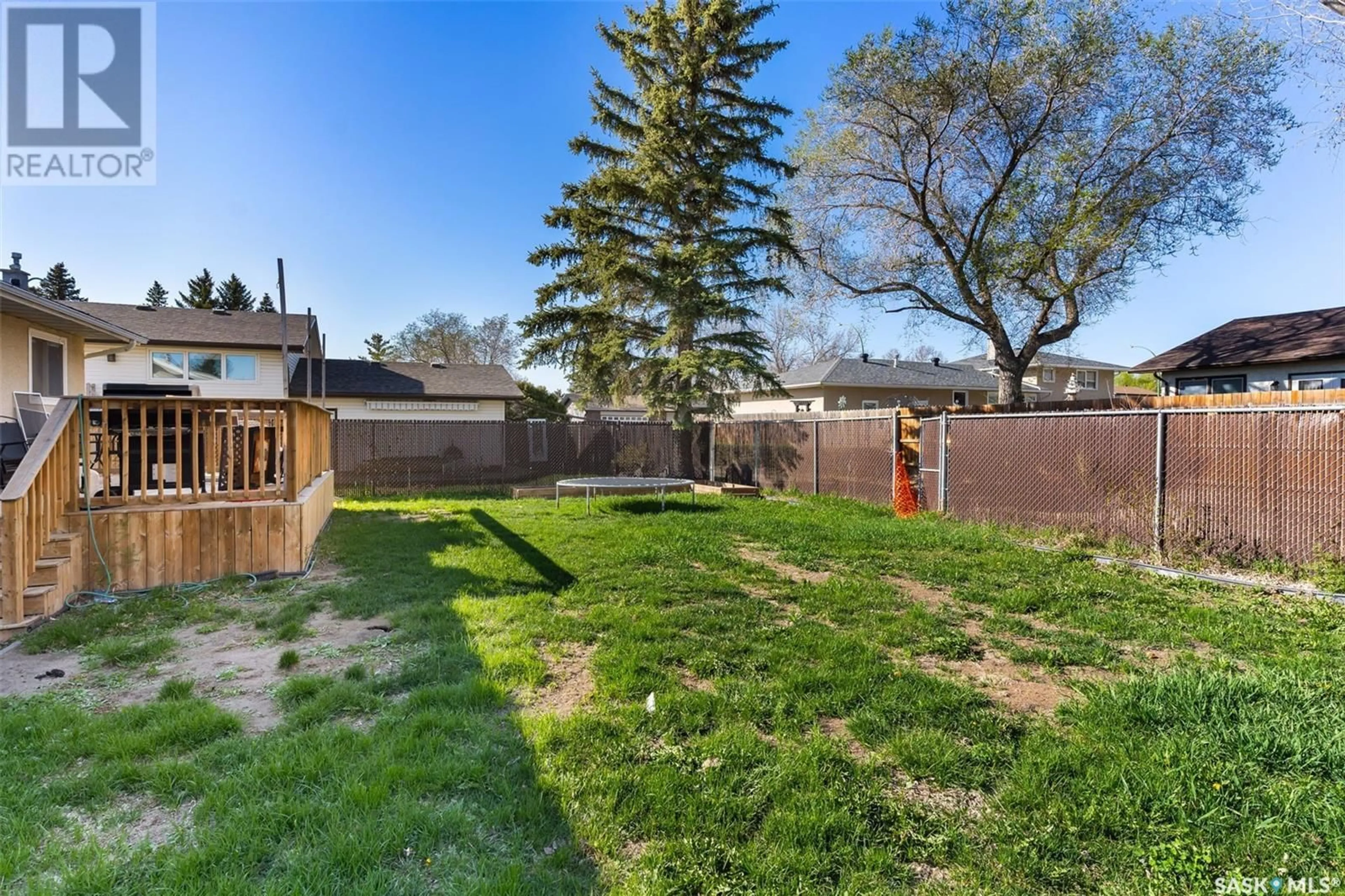 Patio, street for 5926 SHERWOOD DRIVE, Regina Saskatchewan S4T6Y7