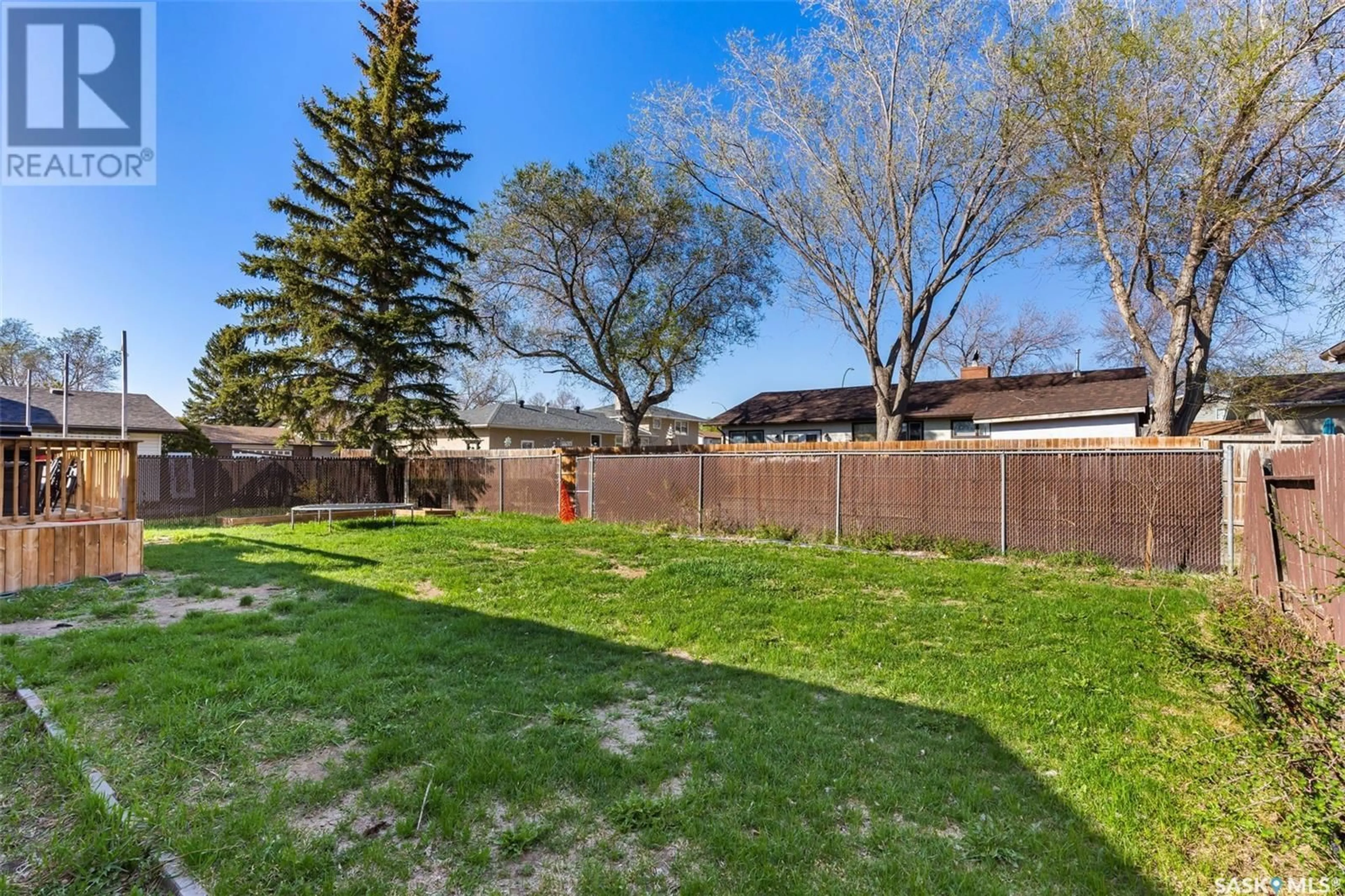 Patio, unknown for 5926 SHERWOOD DRIVE, Regina Saskatchewan S4T6Y7