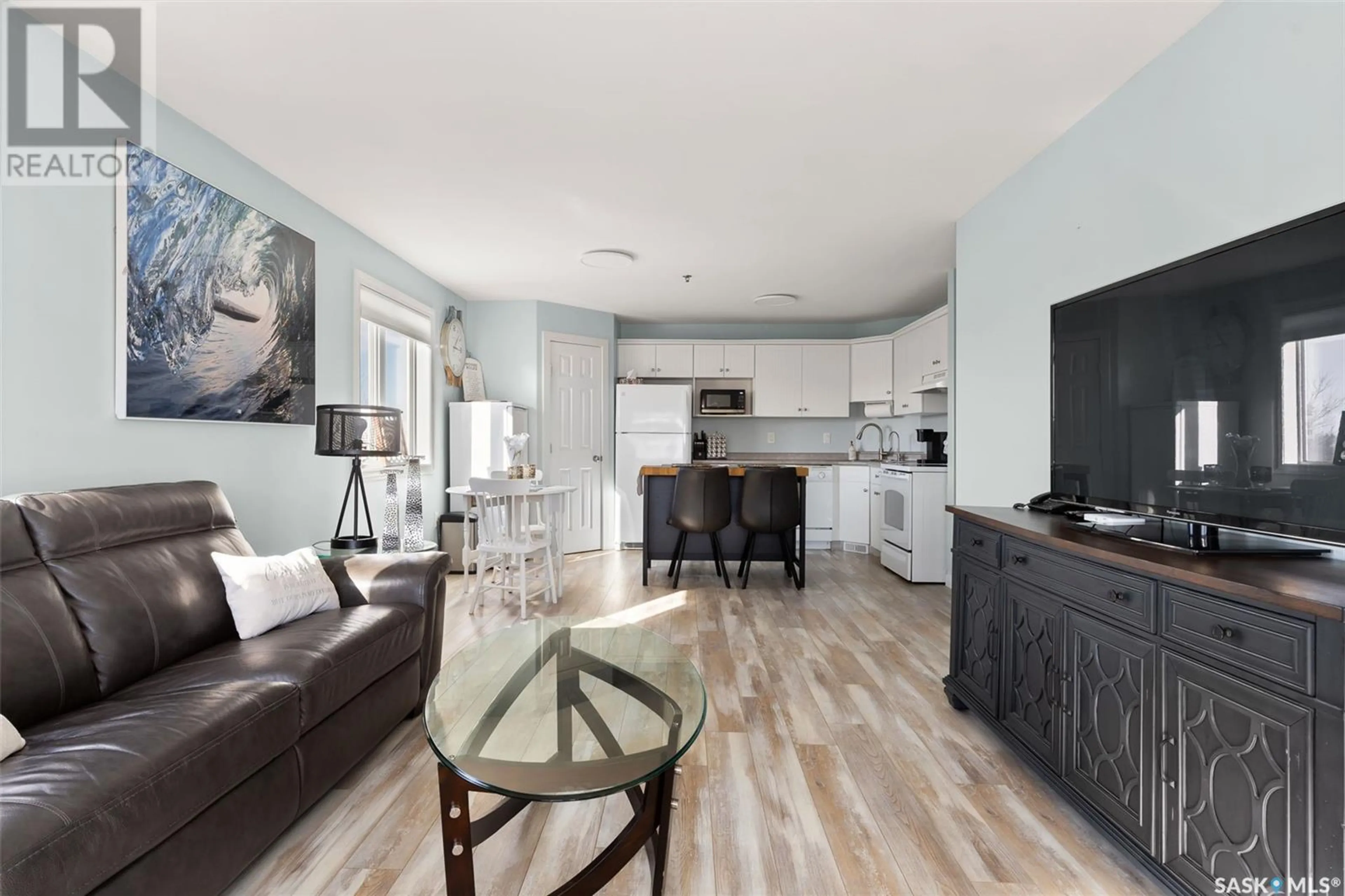 Patio, street for E - 100 3335 QUANCE STREET, Regina Saskatchewan S4V3G4