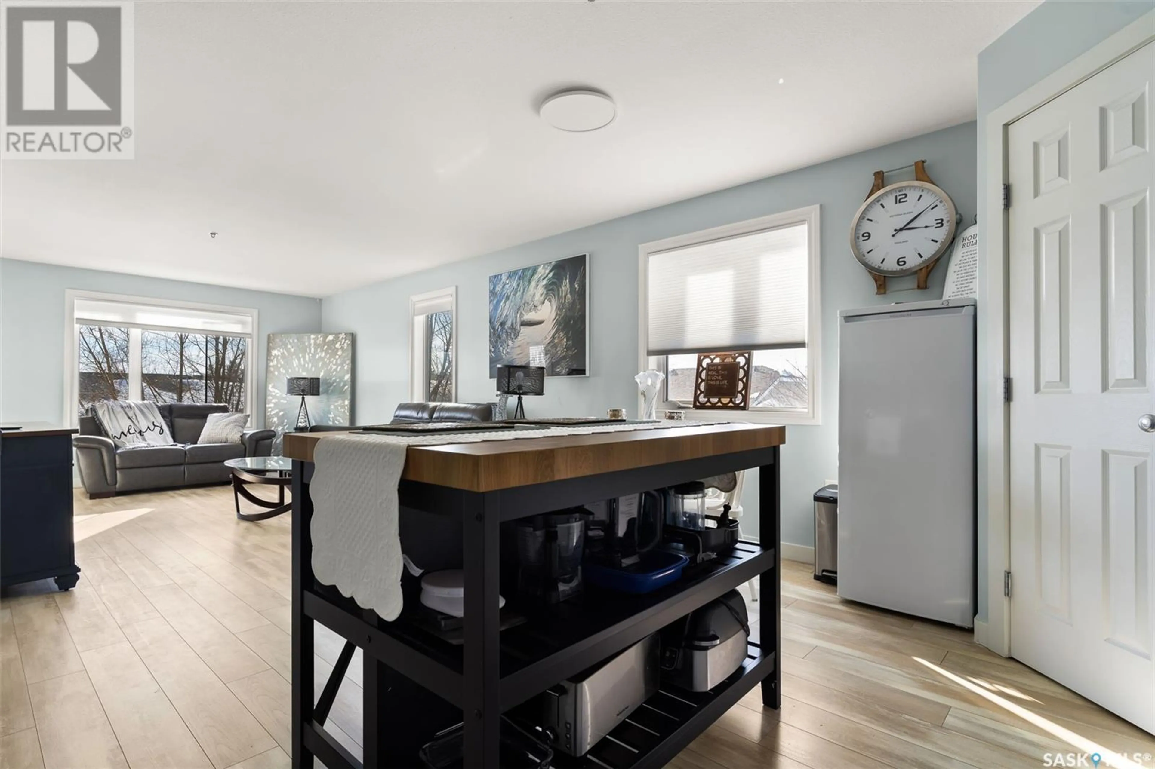 Open concept kitchen, unknown for E - 100 3335 QUANCE STREET, Regina Saskatchewan S4V3G4