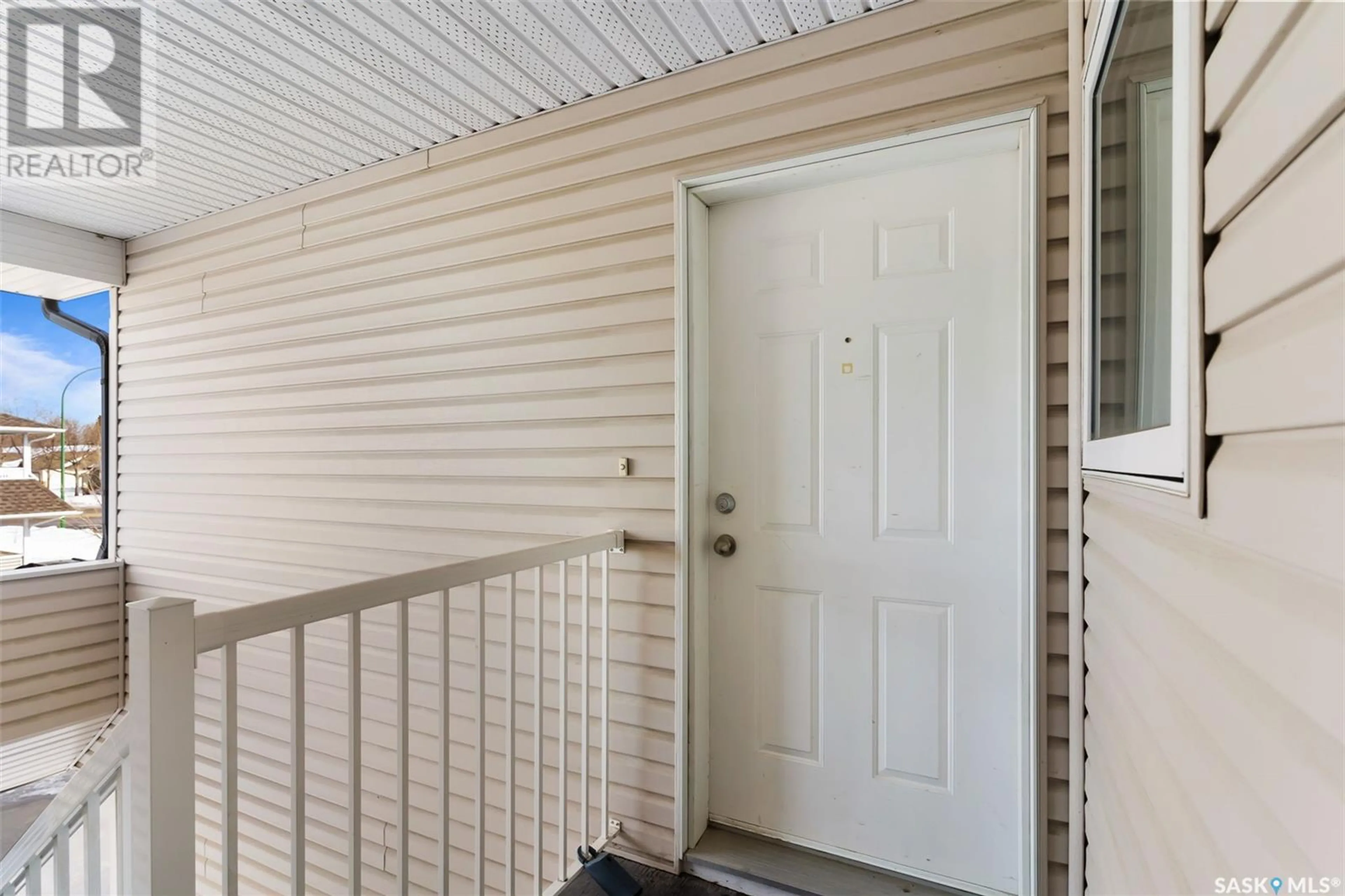 Indoor entryway for 3295 Woodhams DRIVE E, Regina Saskatchewan S4V3A2