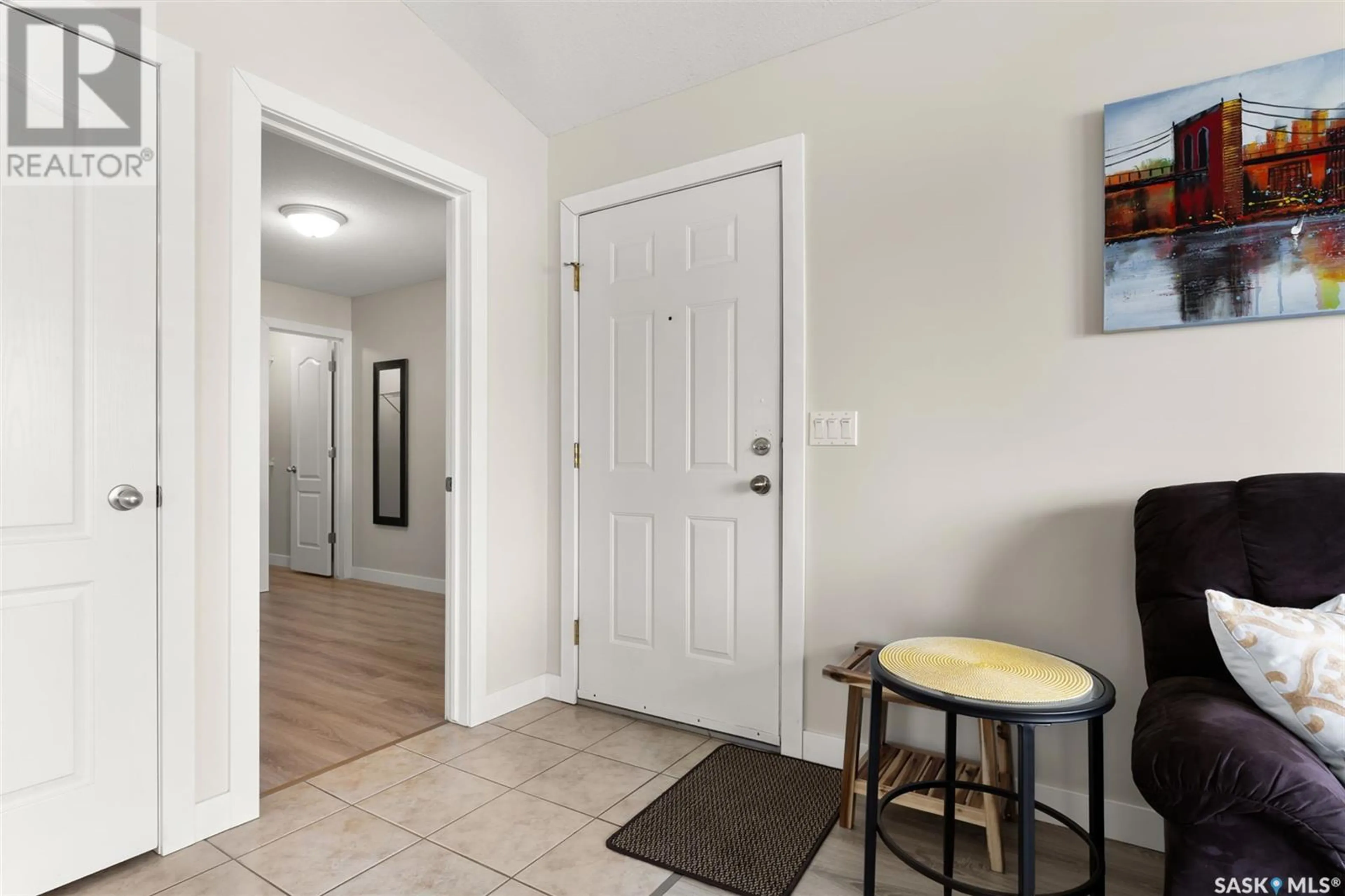 Indoor entryway for 3295 Woodhams DRIVE E, Regina Saskatchewan S4V3A2