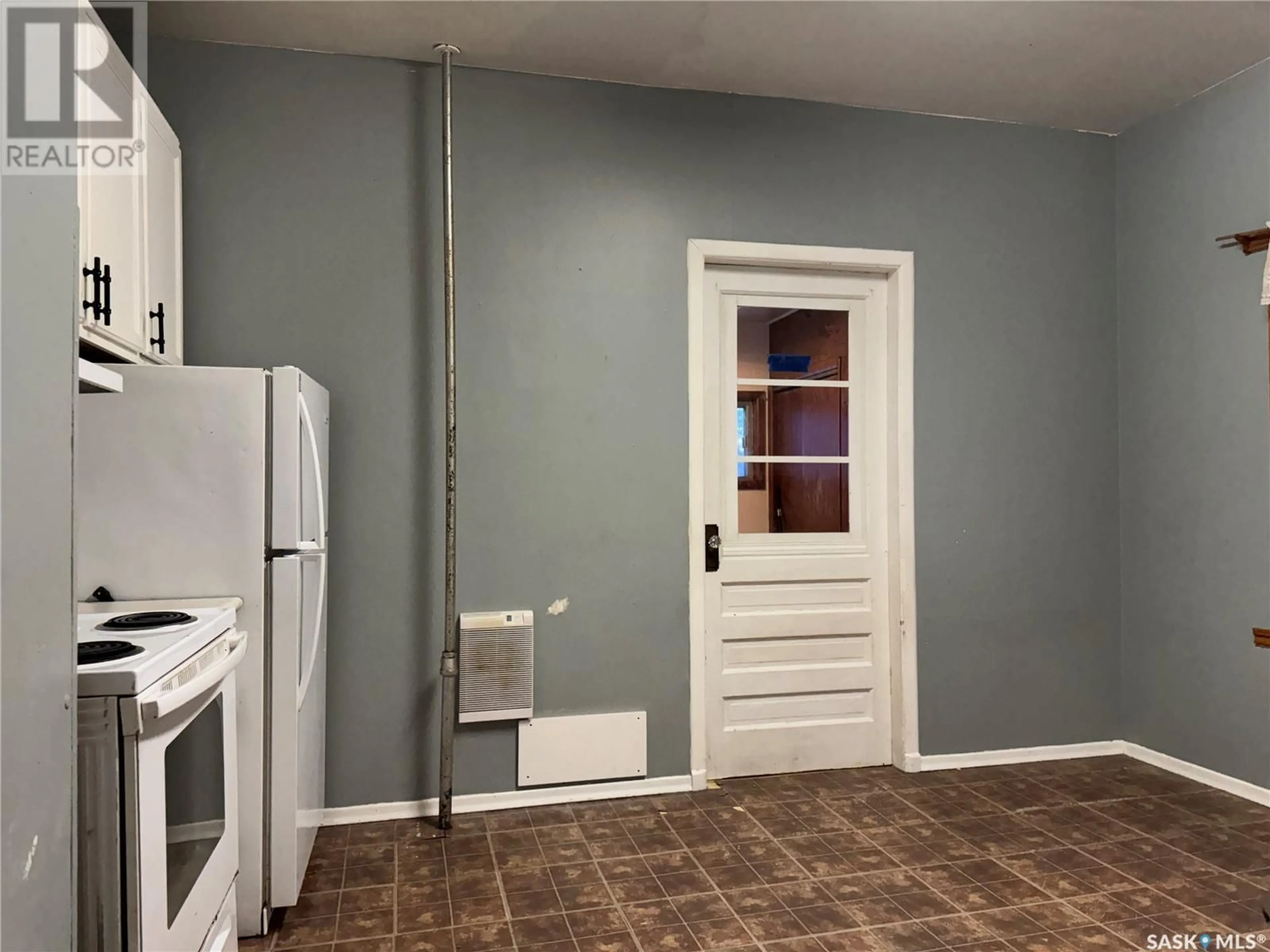 Standard kitchen, unknown for 301 3RD STREET, Wynyard Saskatchewan S0A4T0