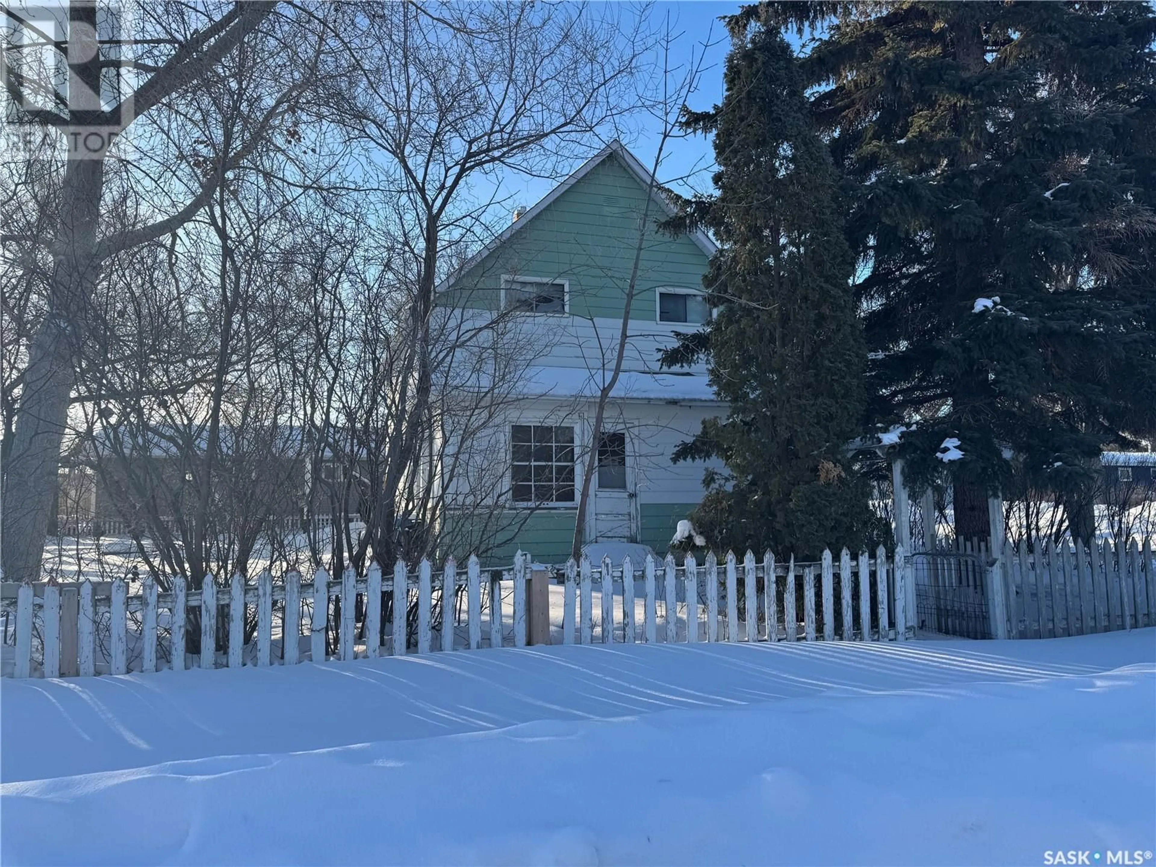 A pic from outside/outdoor area/front of a property/back of a property/a pic from drone, street for 301 3rd STREET W, Wynyard Saskatchewan S0A4T0